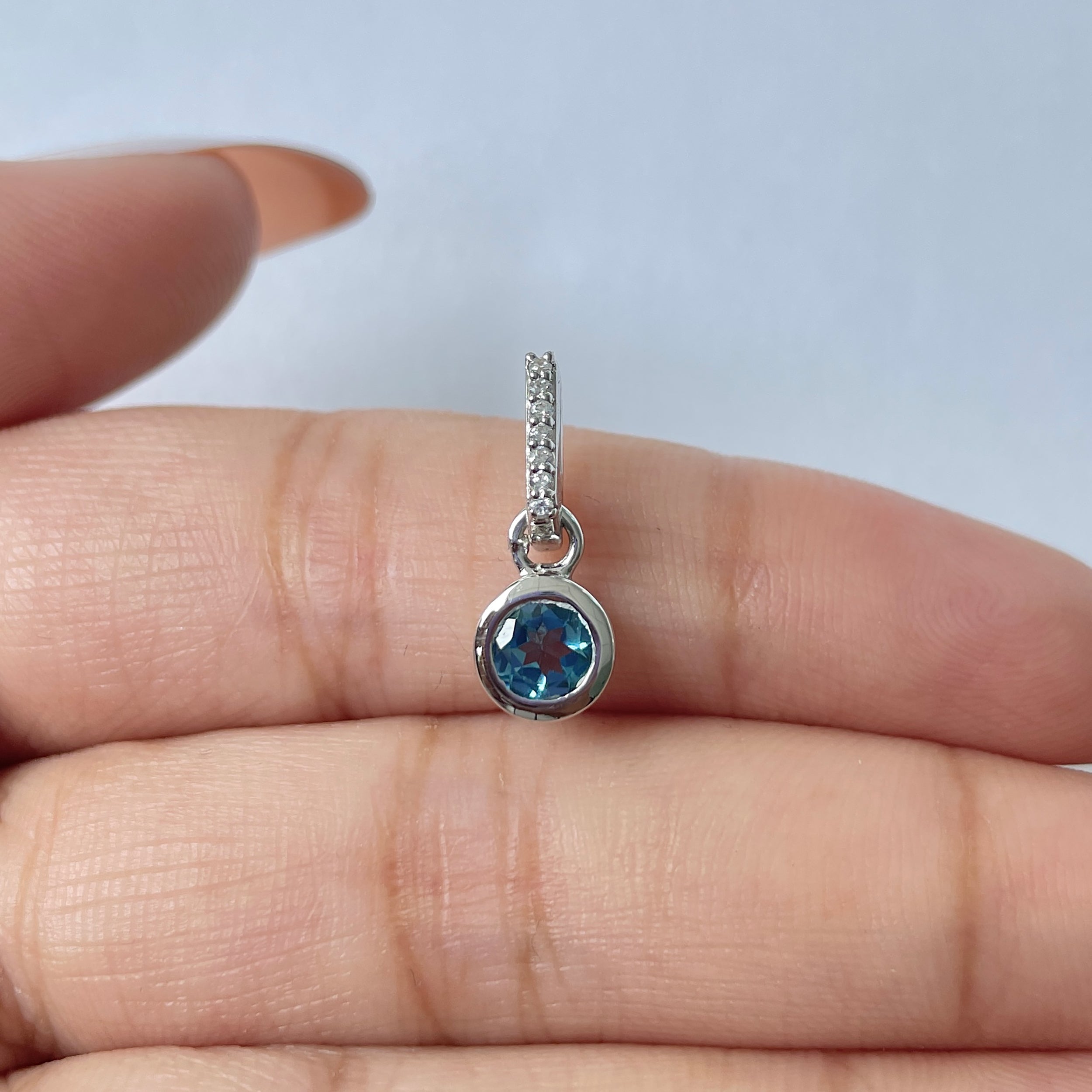 London Blue Topaz Pendant-(LBTZ-RDP-957)
