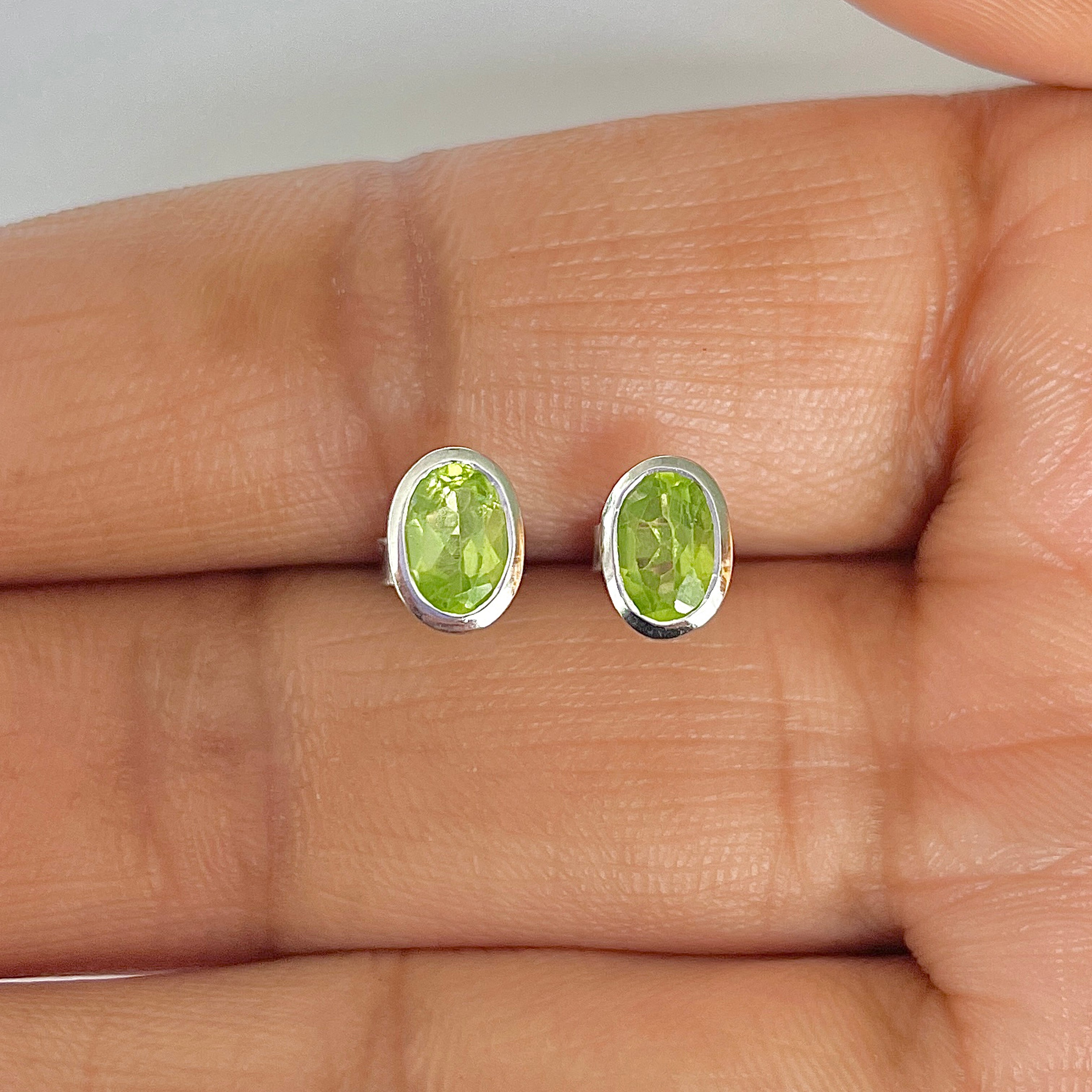 Peridot Stud Earring-(PER-RDE-1374)