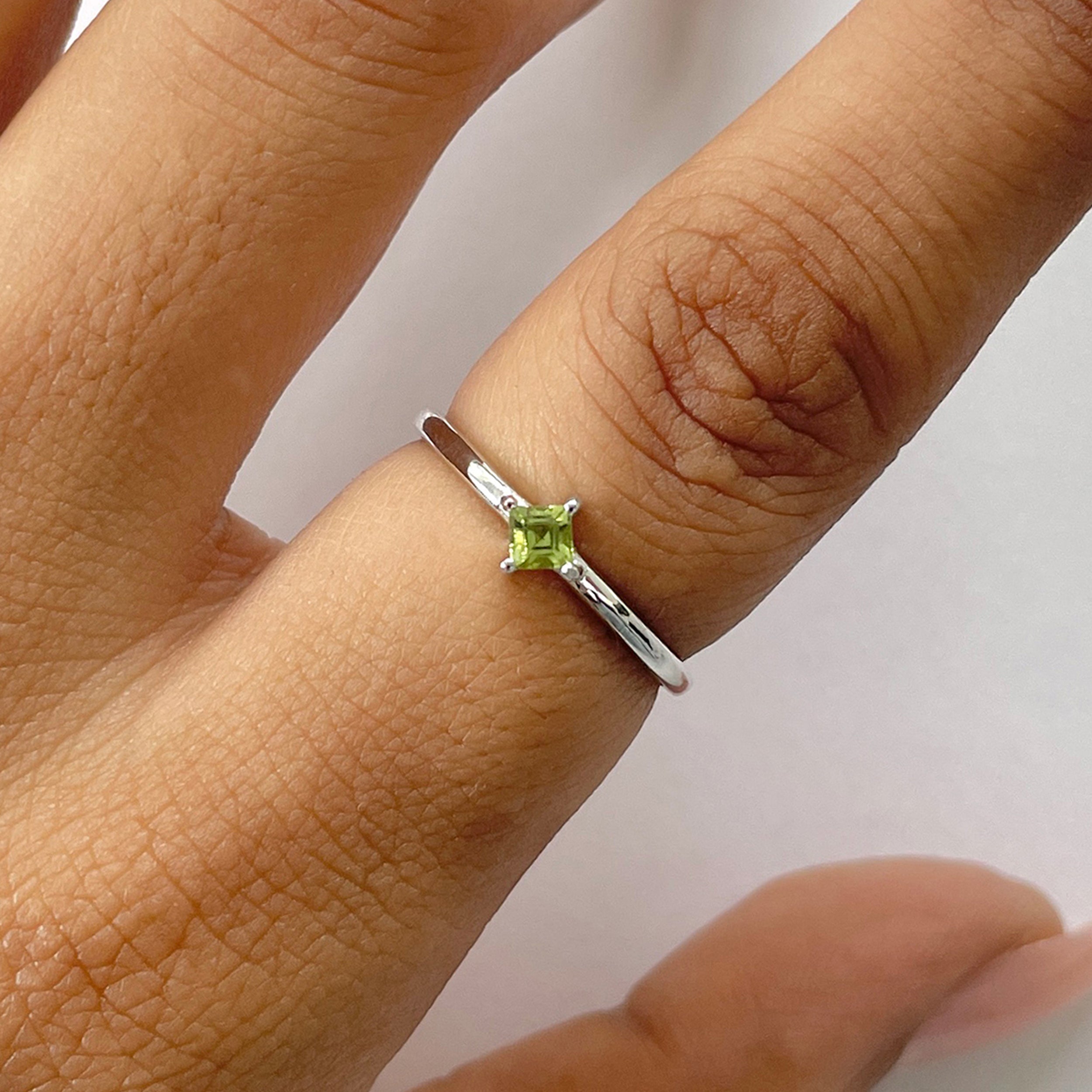 Peridot Ring-(PER-RDR-2461.)
