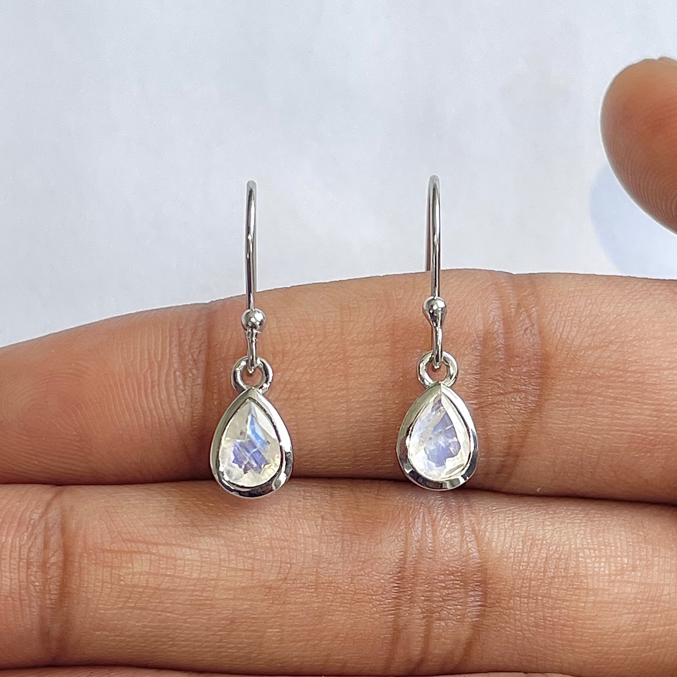 Moonstone Earring-(RBM-RDE-1317)