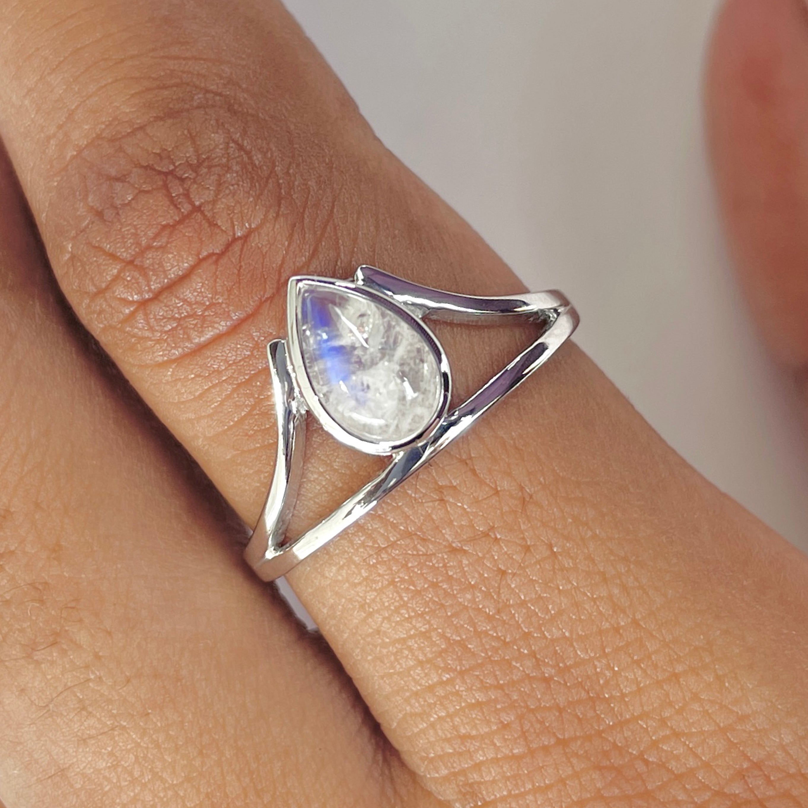 Moonstone Ring-(RBM-RDR-1576.)