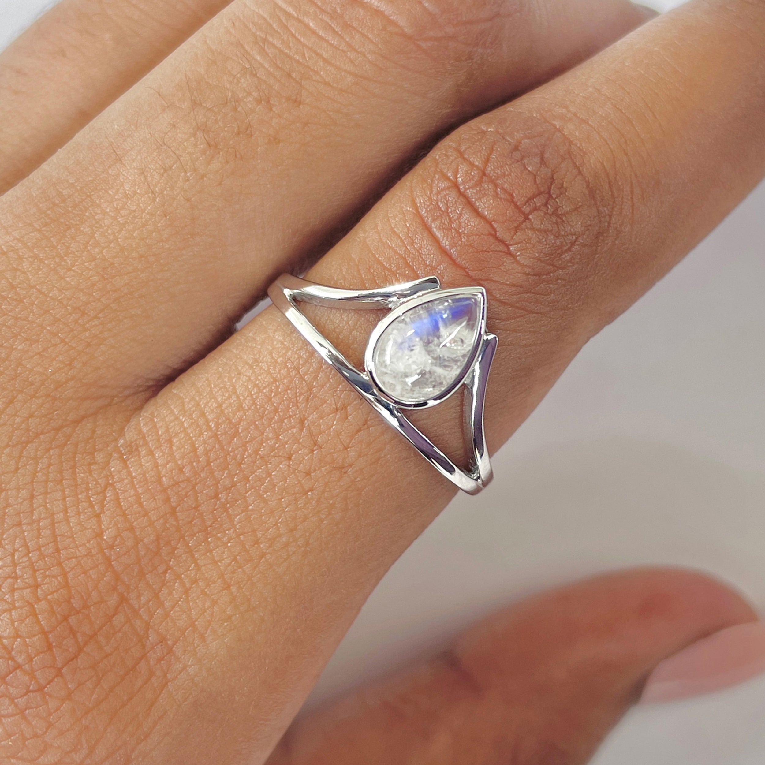 Moonstone Ring-(RBM-RDR-1576.)