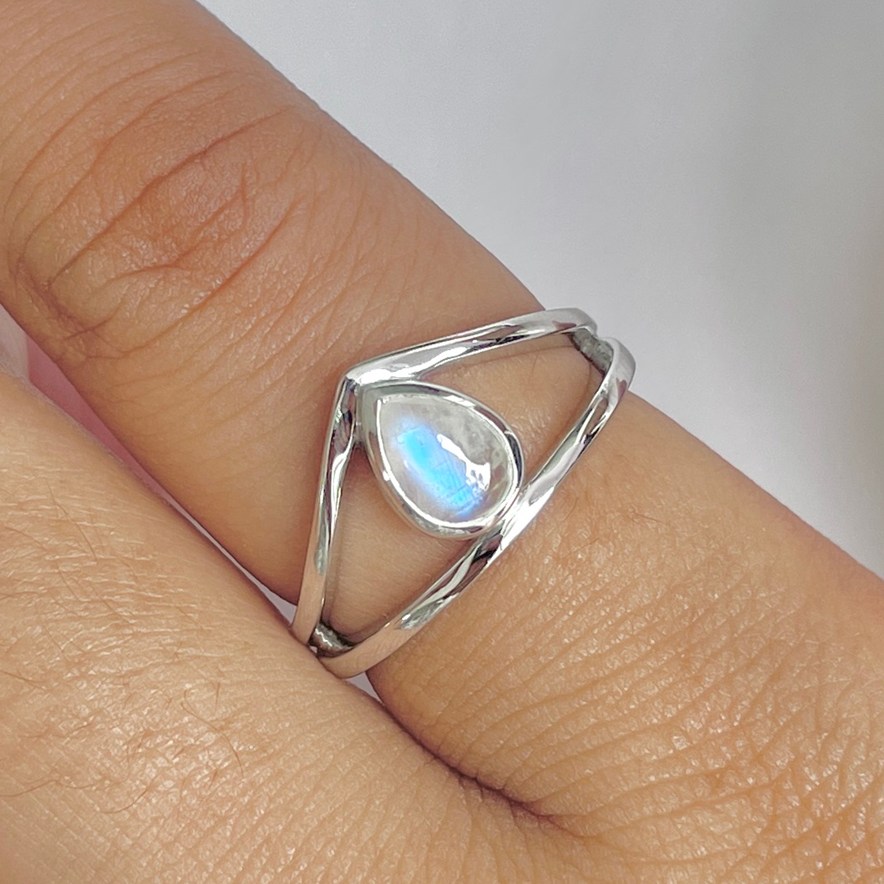 Moonstone Ring-(RBM-RDR-1606.)