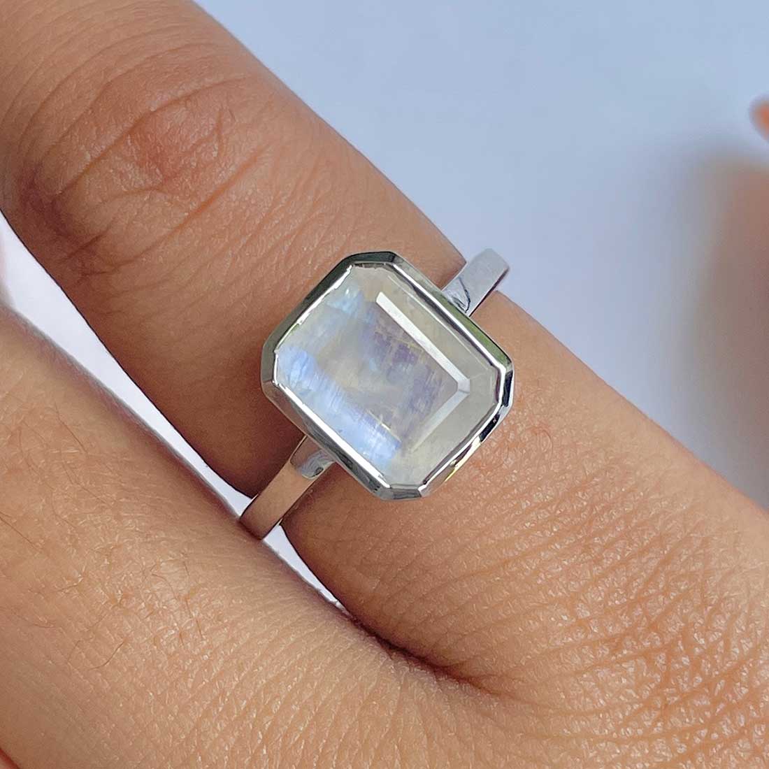 Moonstone Ring-(RBM-RDR-1926.)