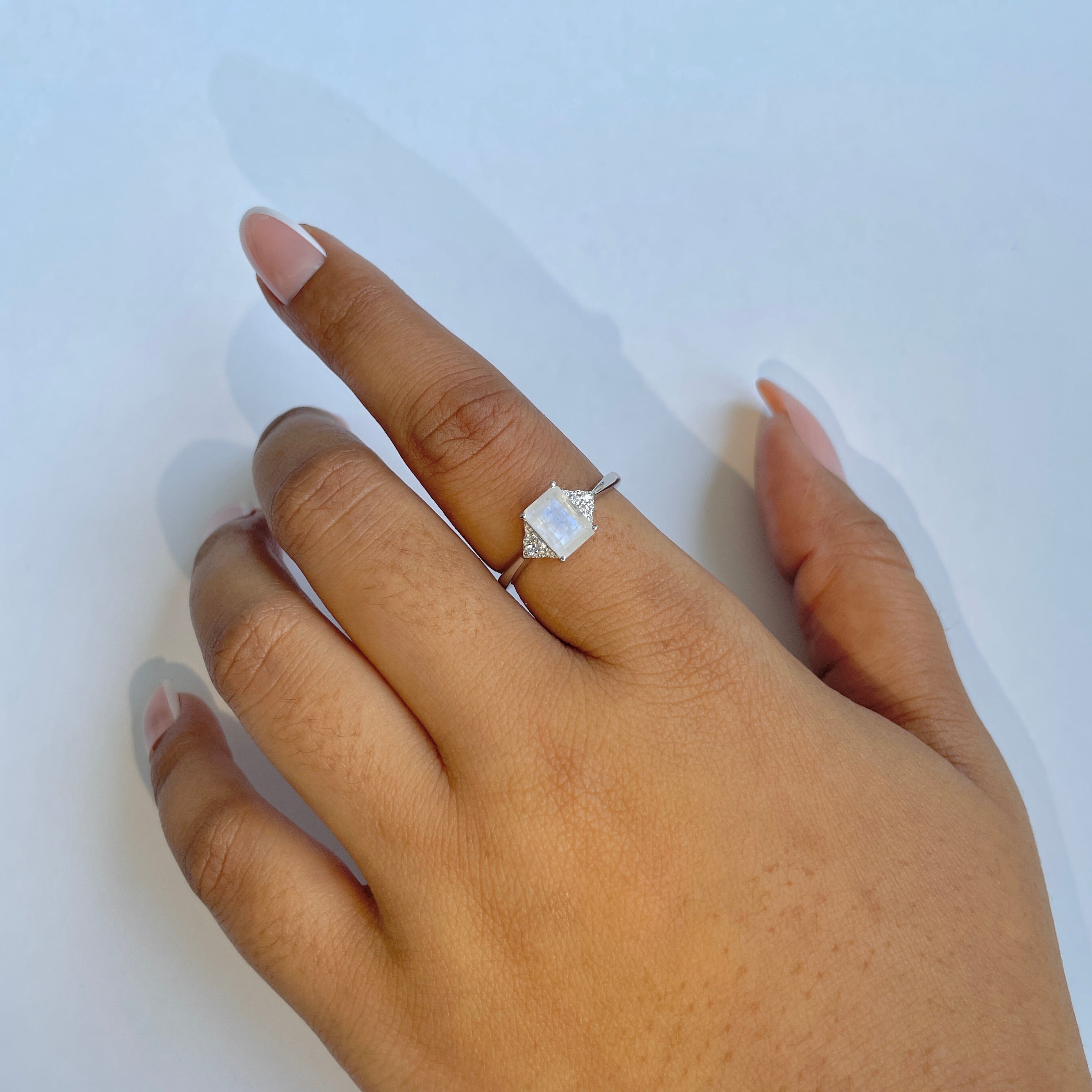 Moonstone Ring-(RBM-RDR-2254.)