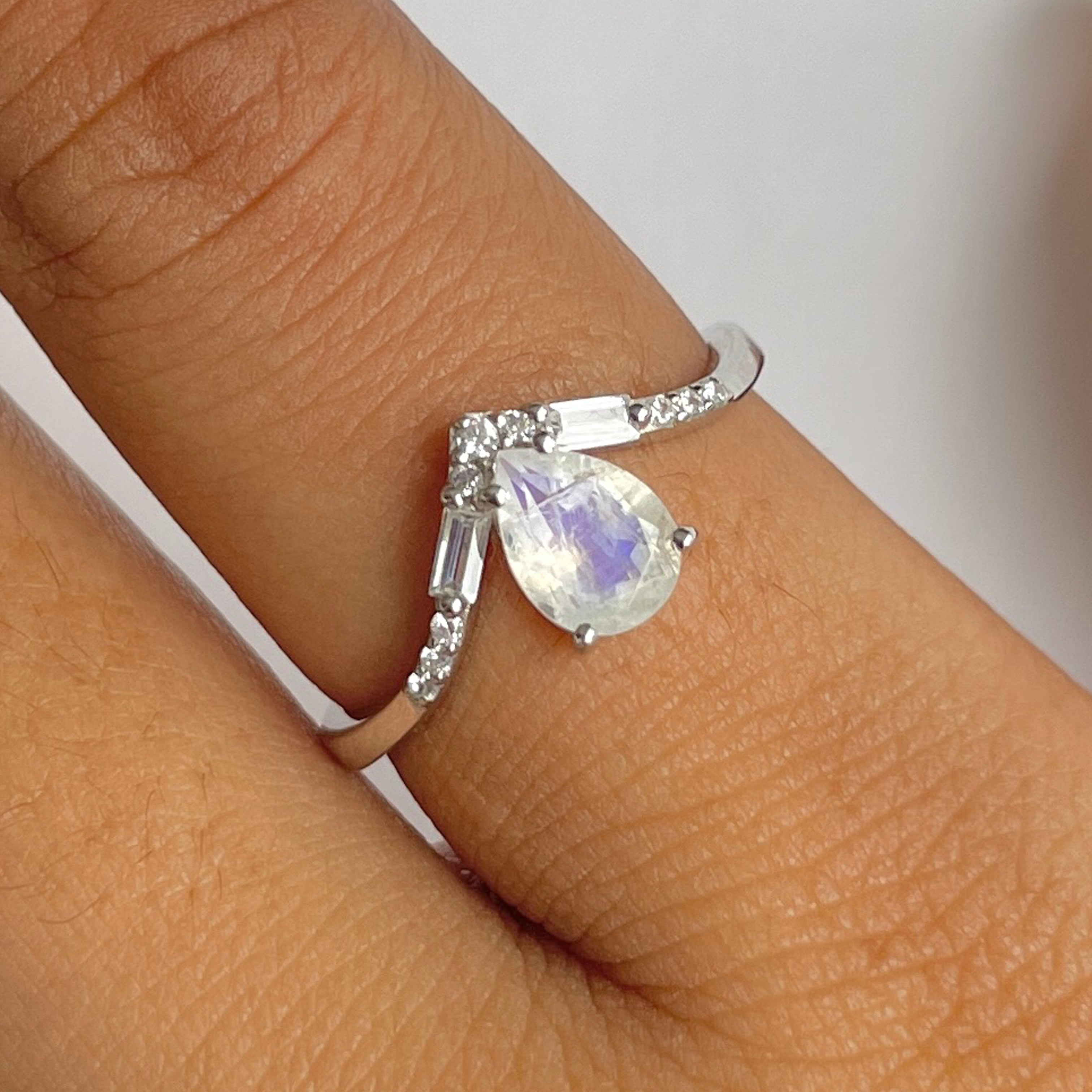 Moonstone Ring-(RBM-RDR-2283.)