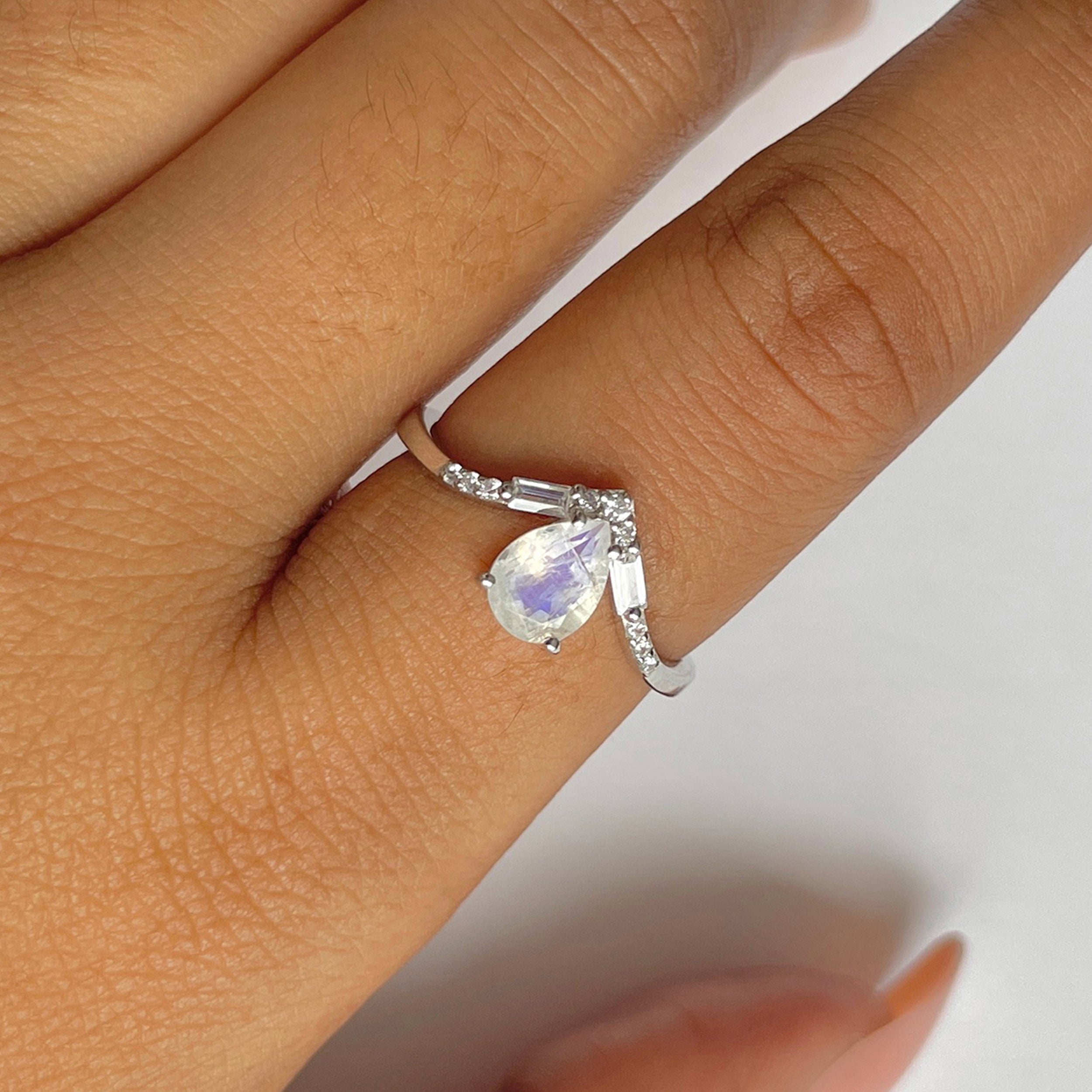 Moonstone Ring-(RBM-RDR-2283.)