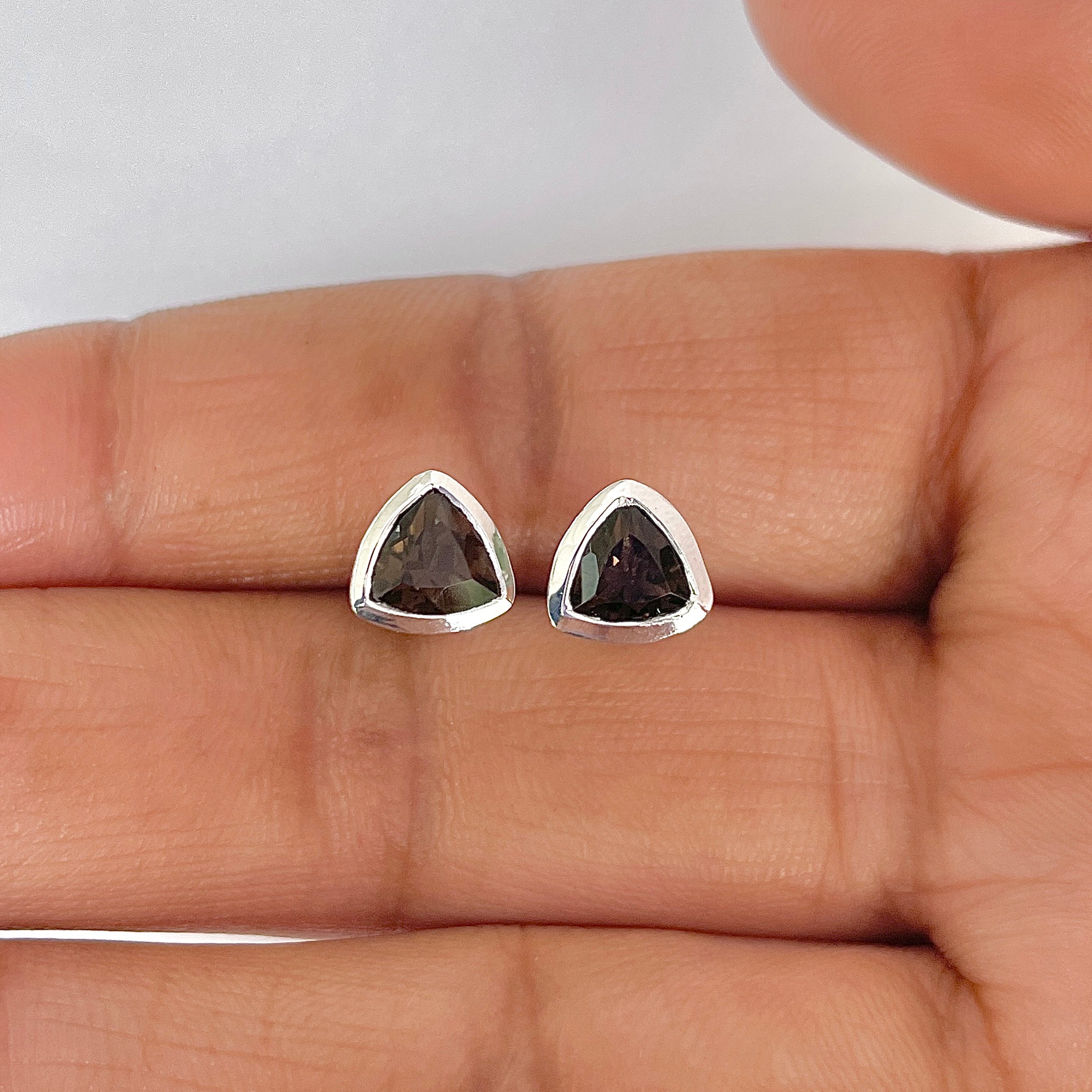 Smoky Stud Earring-(SMY-RDE-1378)