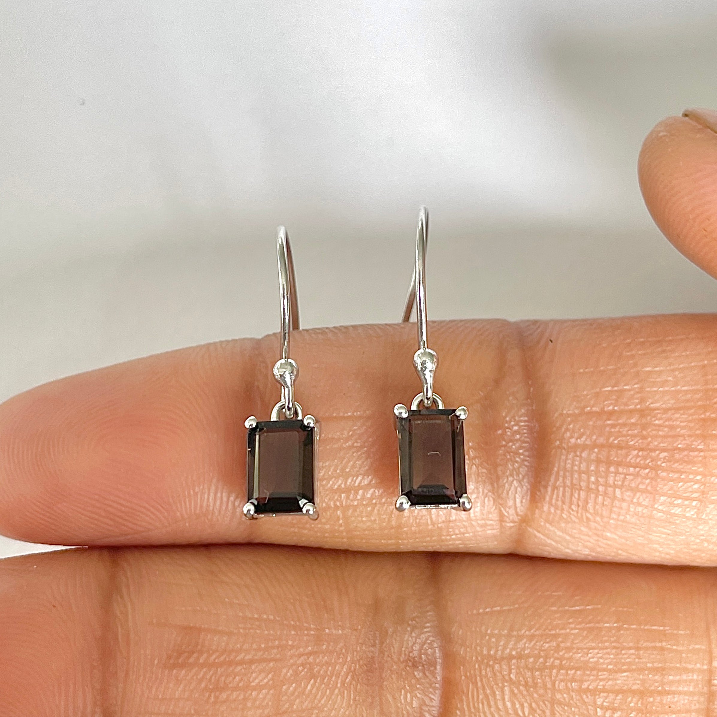 Smoky Earring-(SMY-RDE-675)