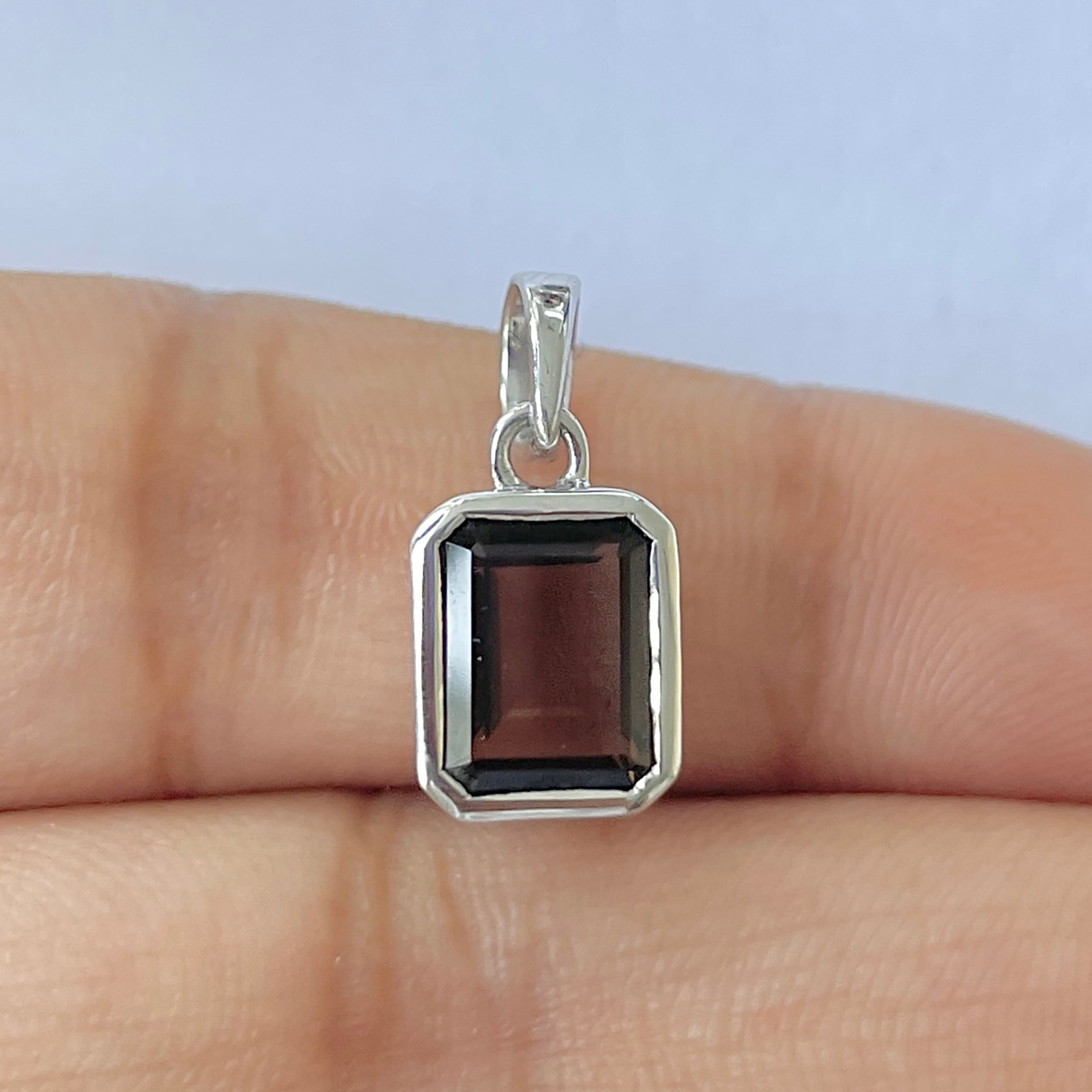 Smoky Pendant-(SMY-RDP-464)