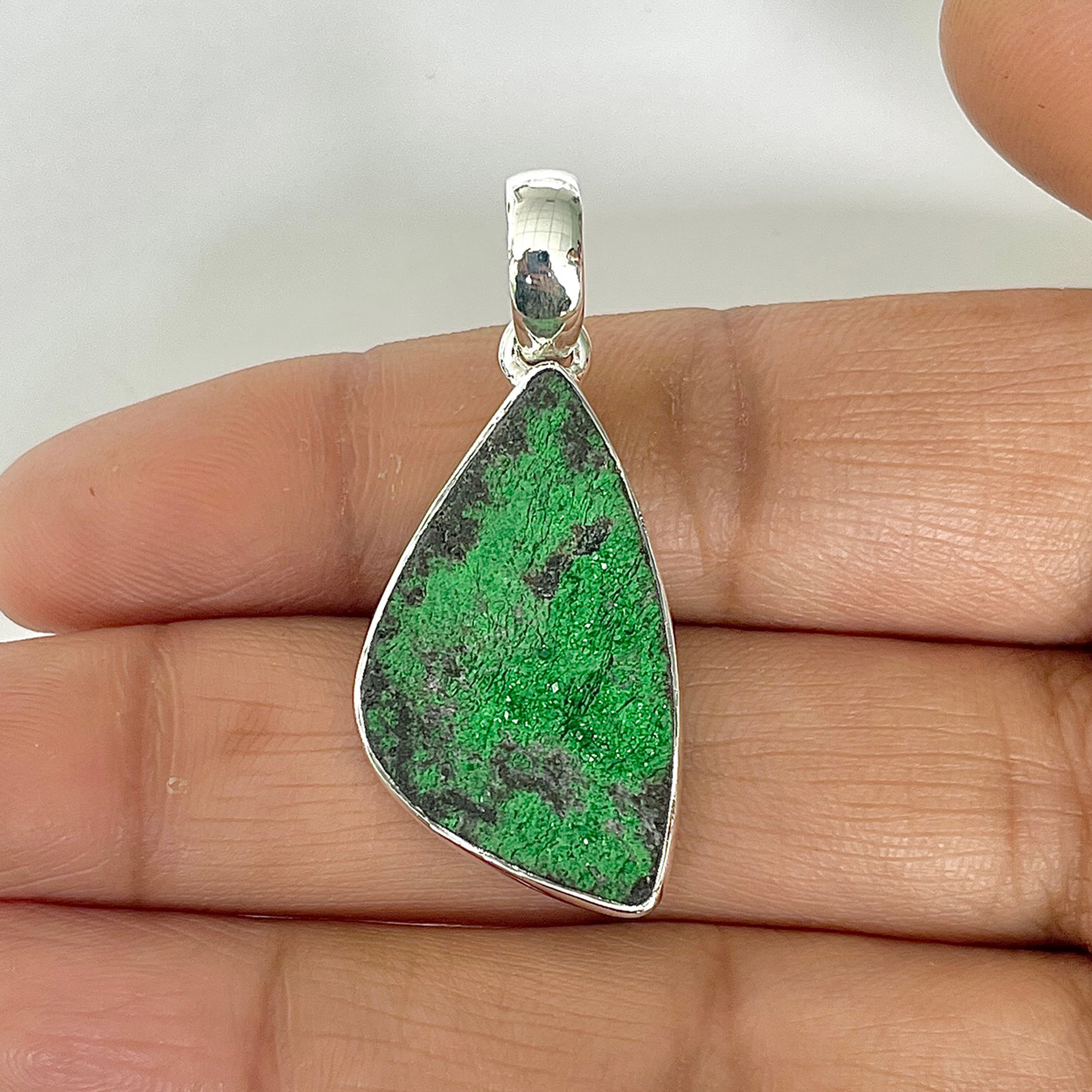 Uvarovite Pendant-(UVR-1-40)