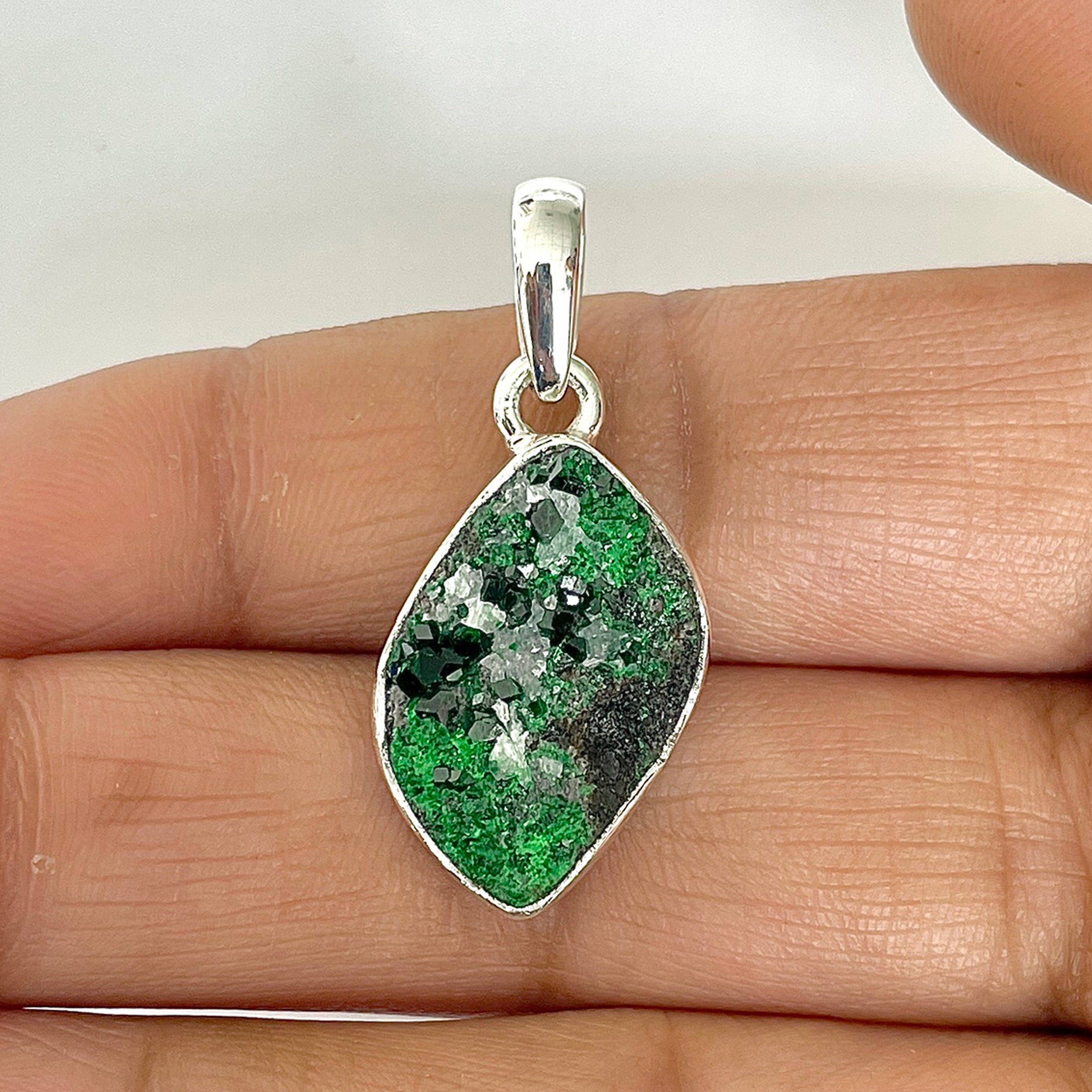 Uvarovite Pendant-(UVR-1-52)