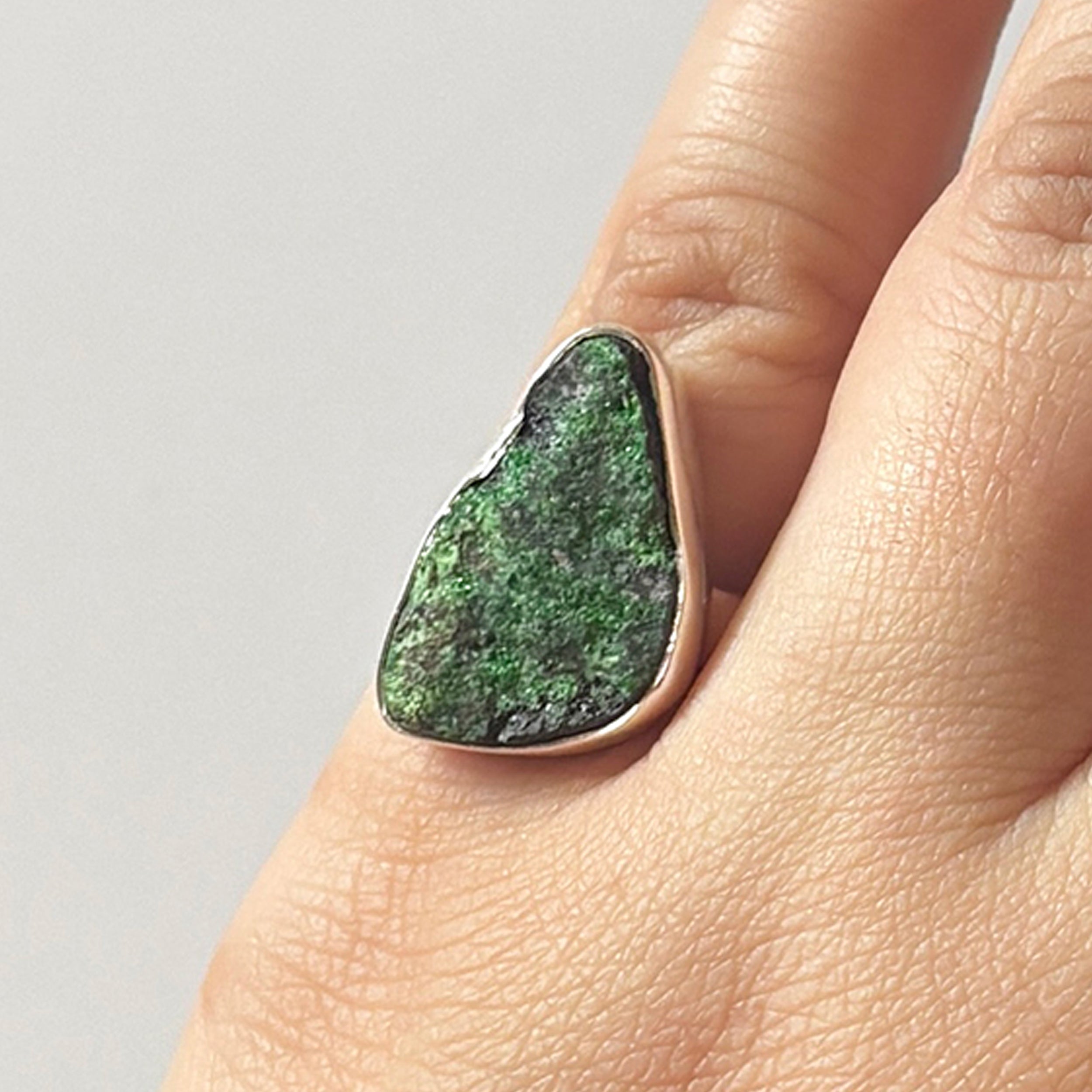 Uvarovite Ring-(UVR-2-135)