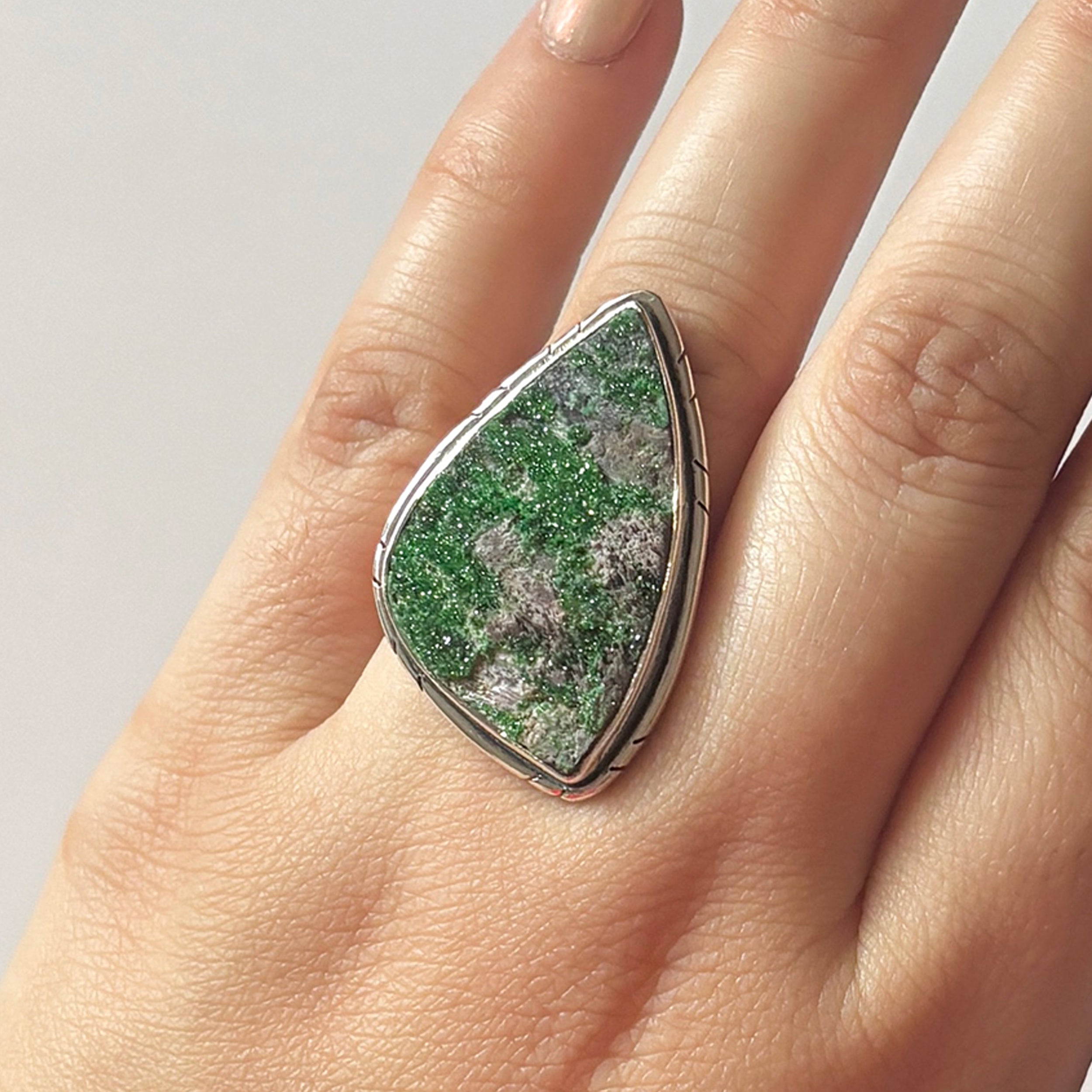 Uvarovite Ring-(UVR-2-154)