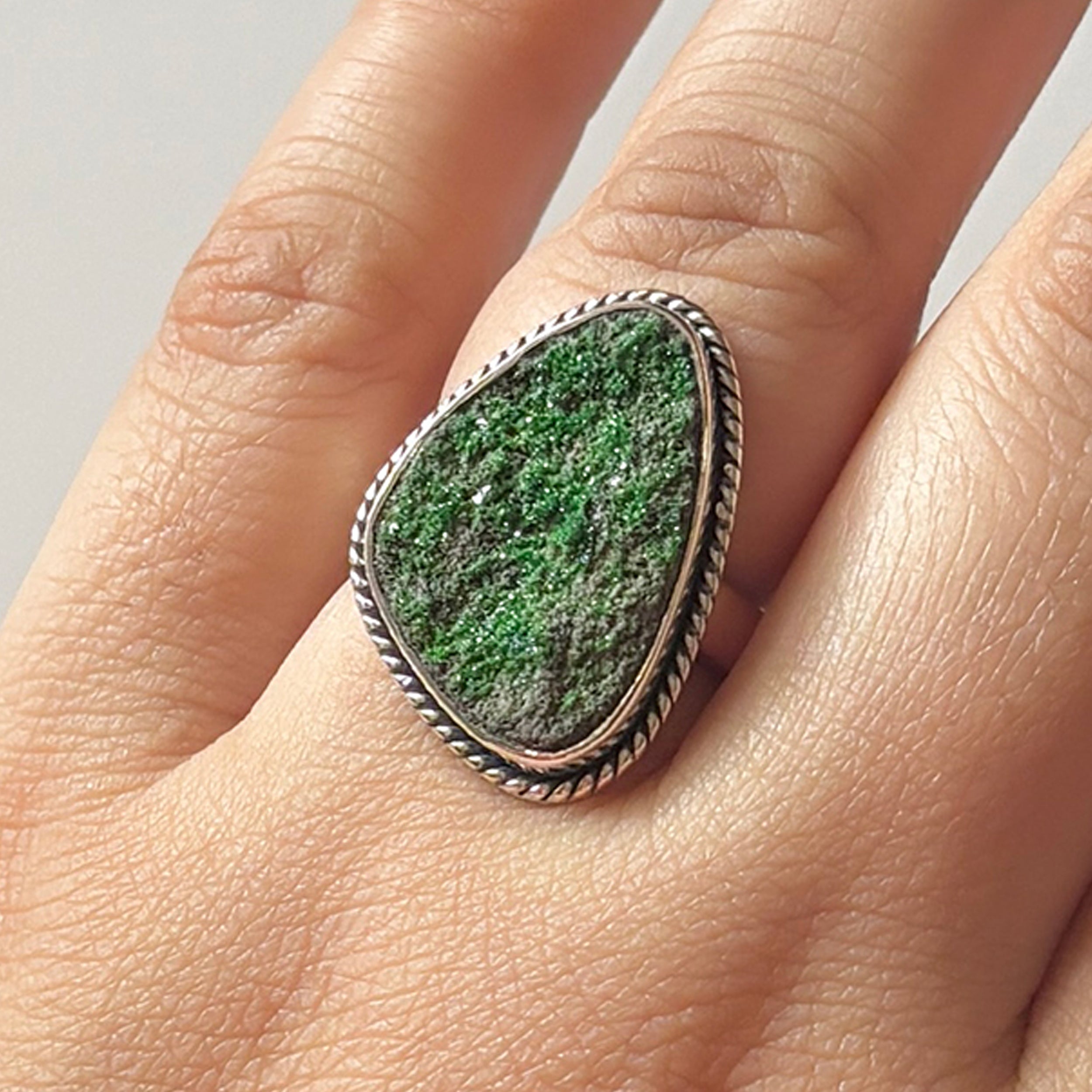 Uvarovite Ring-(UVR-2-40)