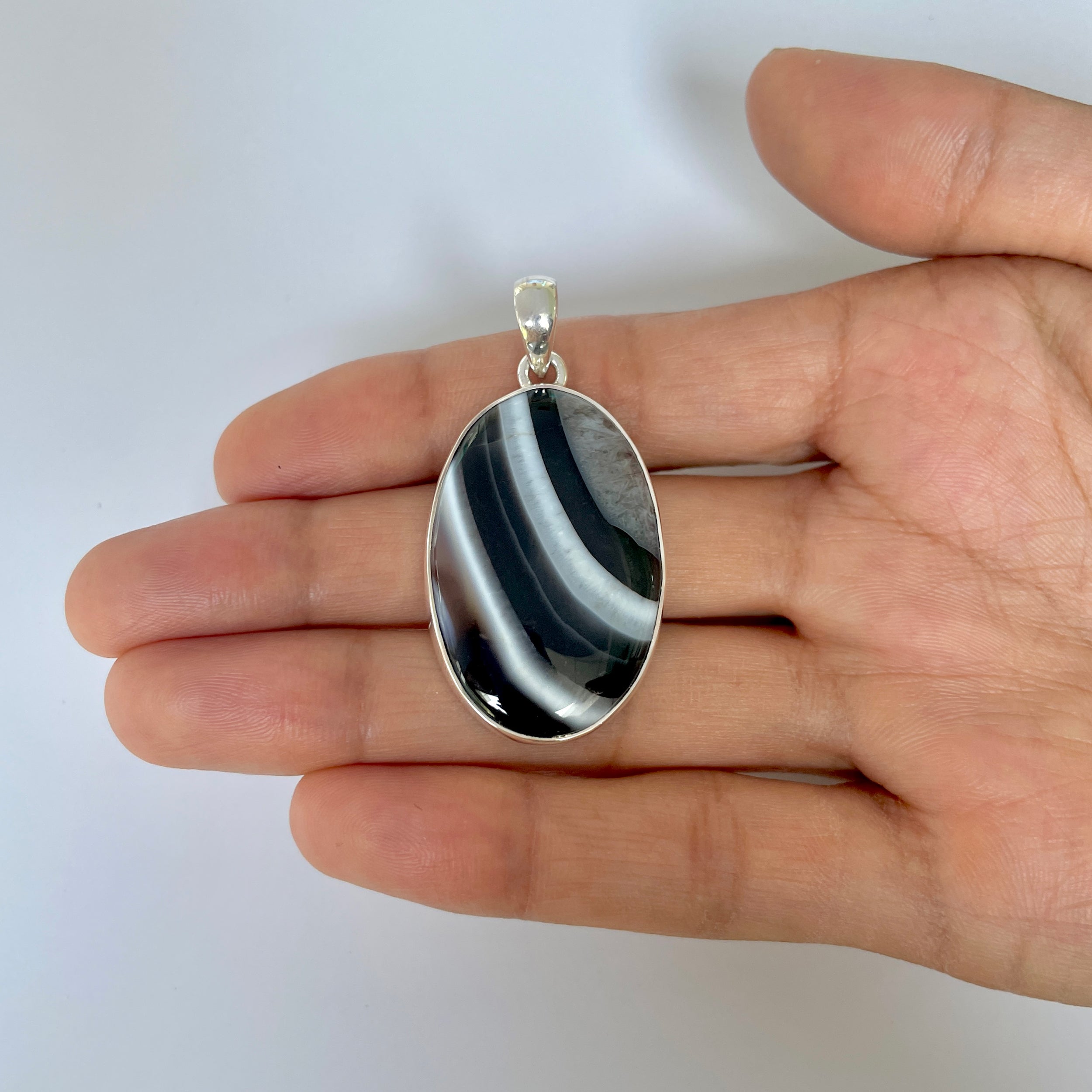 Banded Agate Pendant-(BAG-1-31)