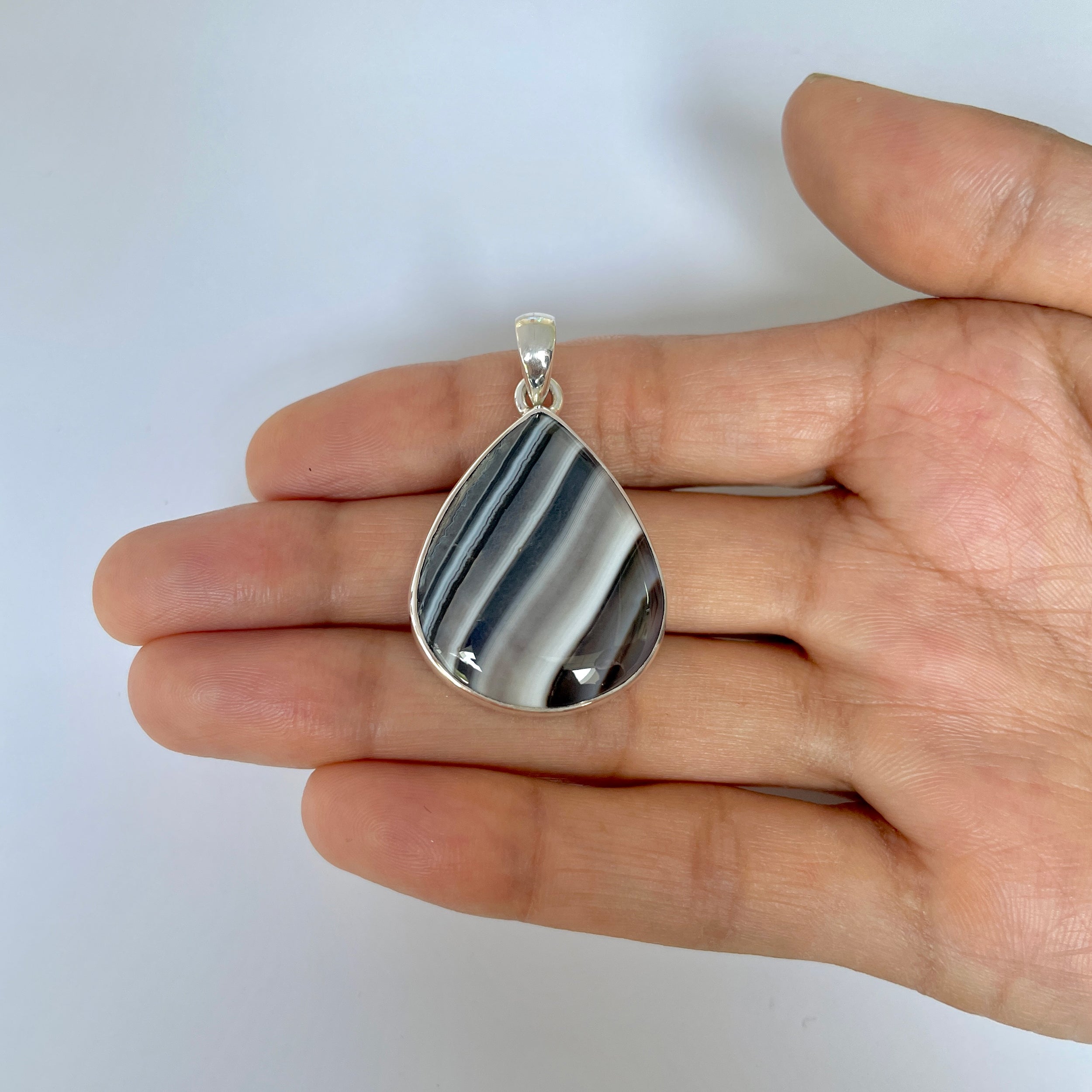 Banded Agate Pendant-(BAG-1-45)