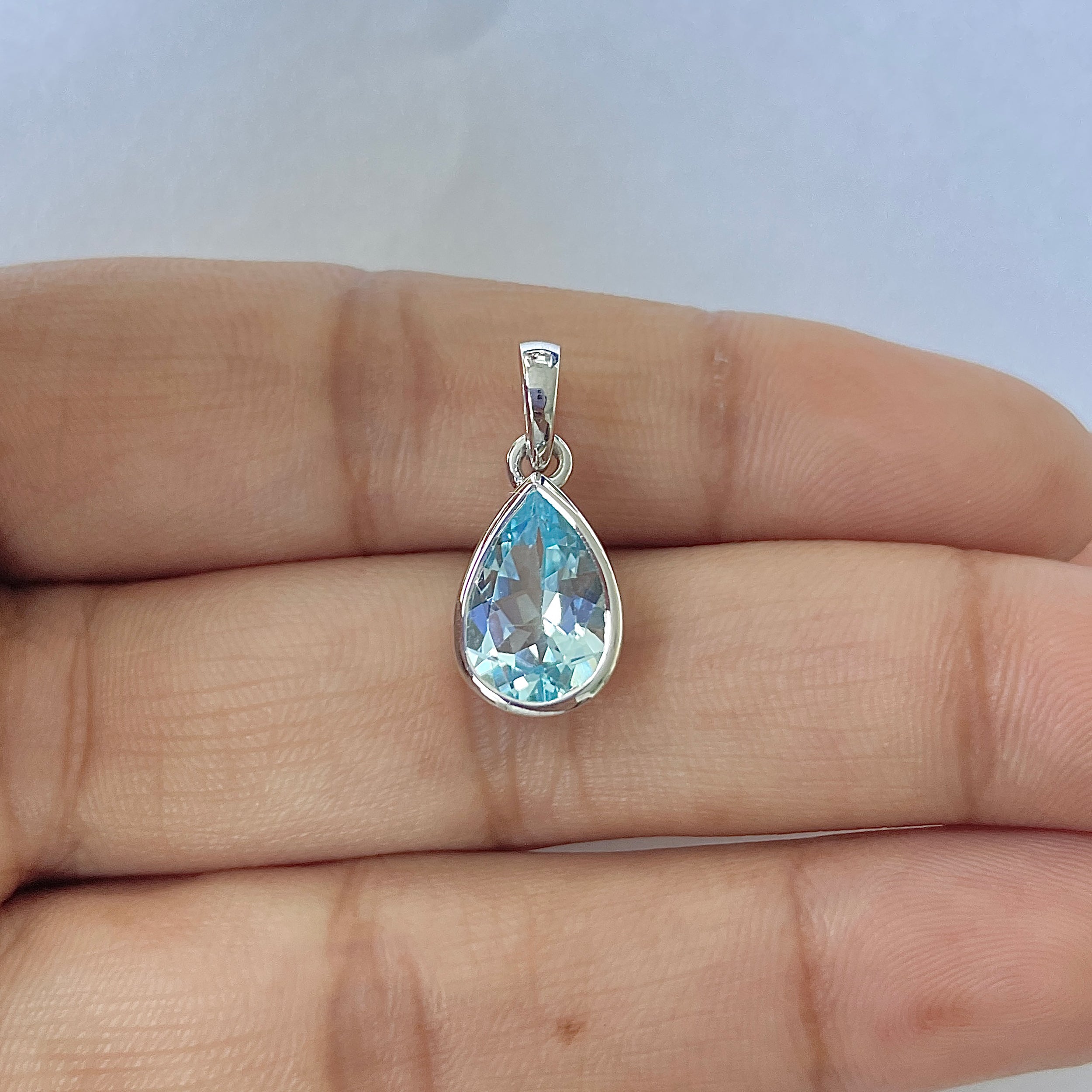 Blue Topaz Pendant-(BTZ-RDP-790)