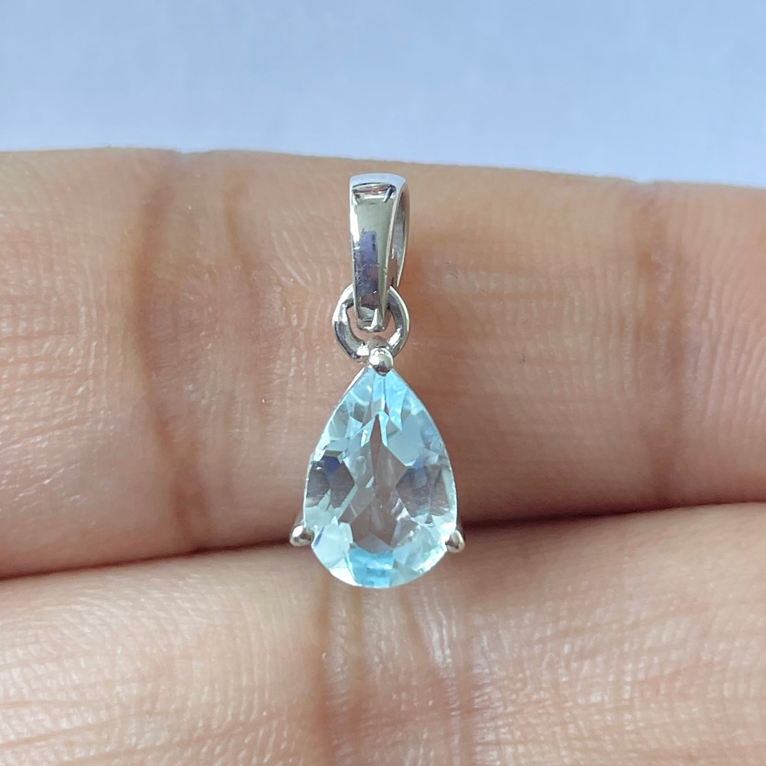 Blue Topaz Pendant-(BTZ-RDP-917)