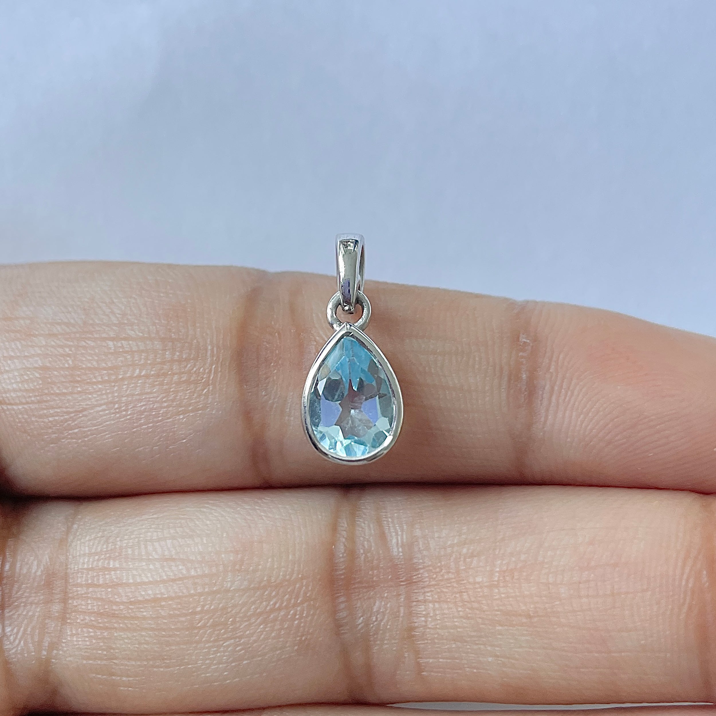 Blue Topaz Pendant-(BTZ-RDP-956)