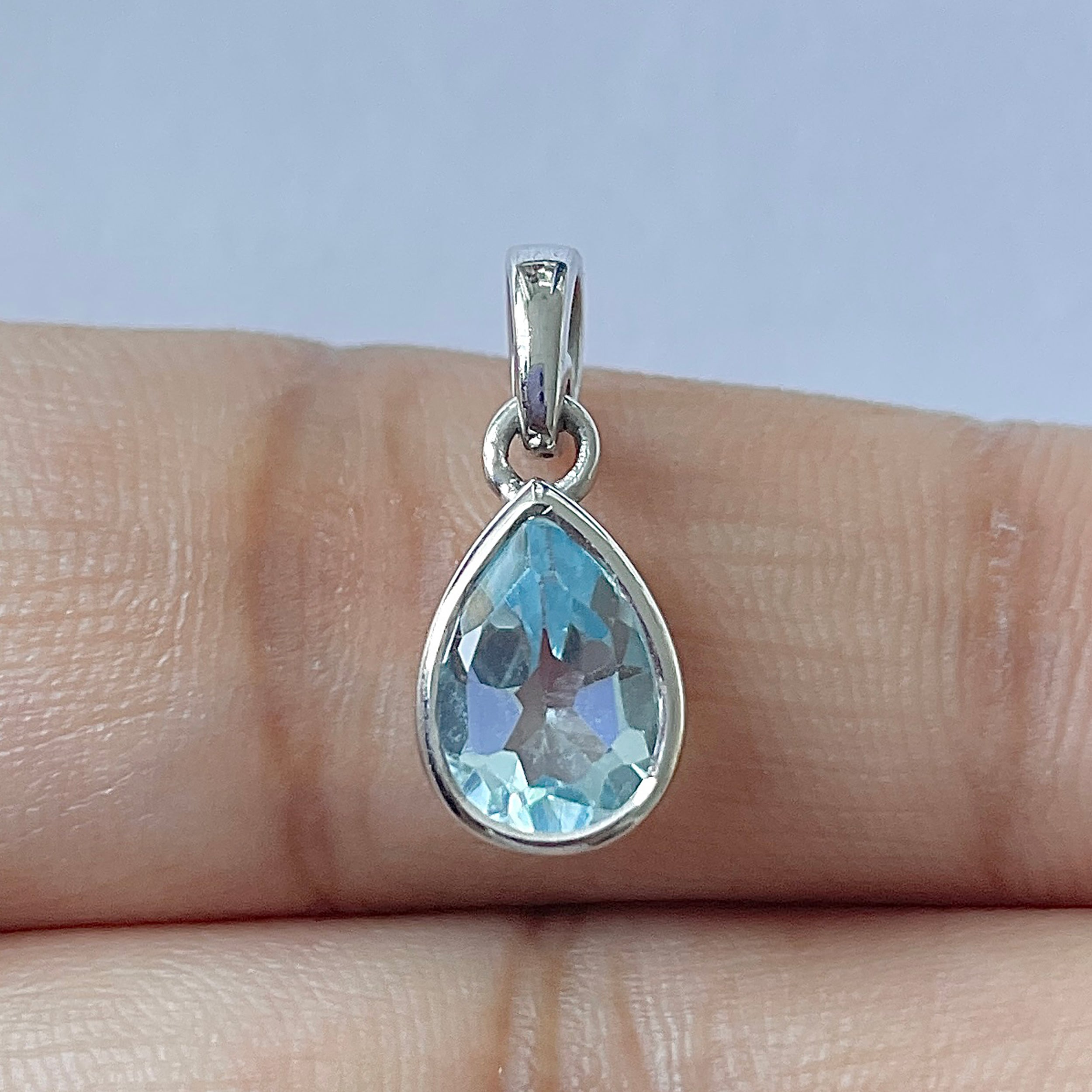 Blue Topaz Pendant-(BTZ-RDP-956)