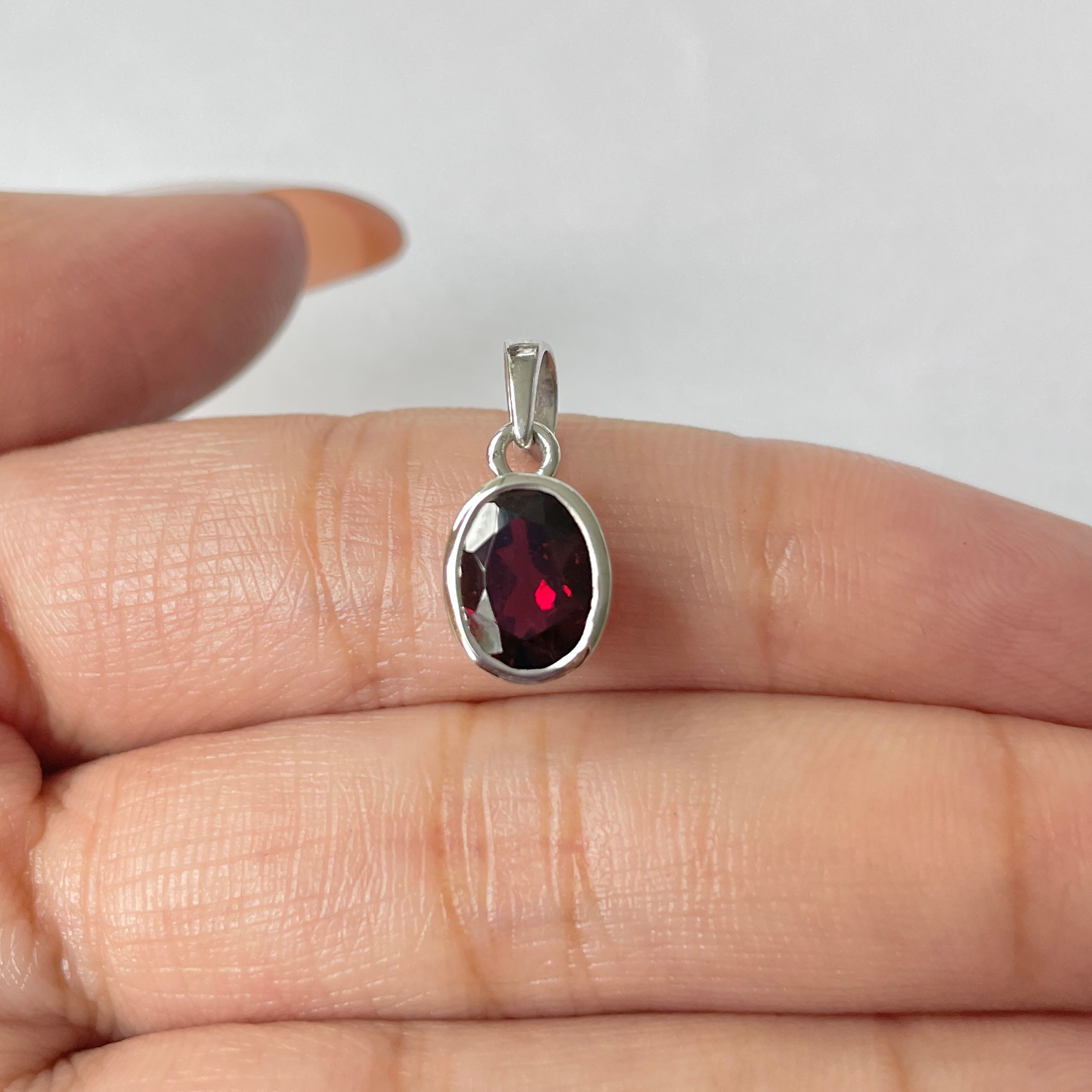 Garnet Pendant-(GAR-RDP-469)