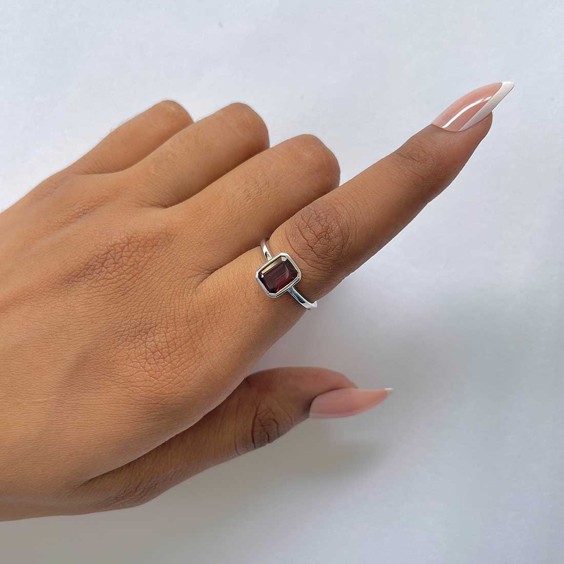 Garnet Ring-(GAR-RDR-246.)