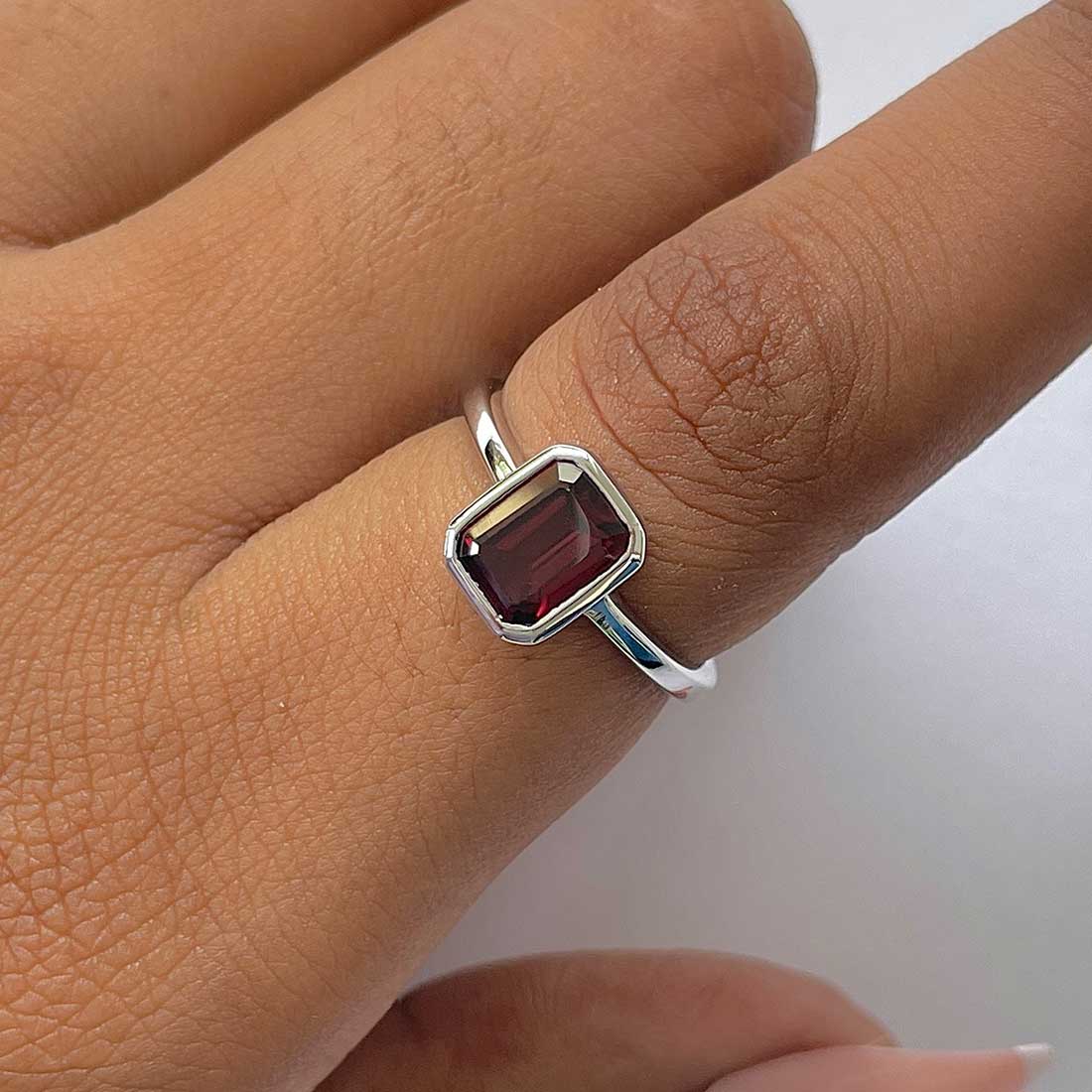 Garnet Ring-(GAR-RDR-246.)