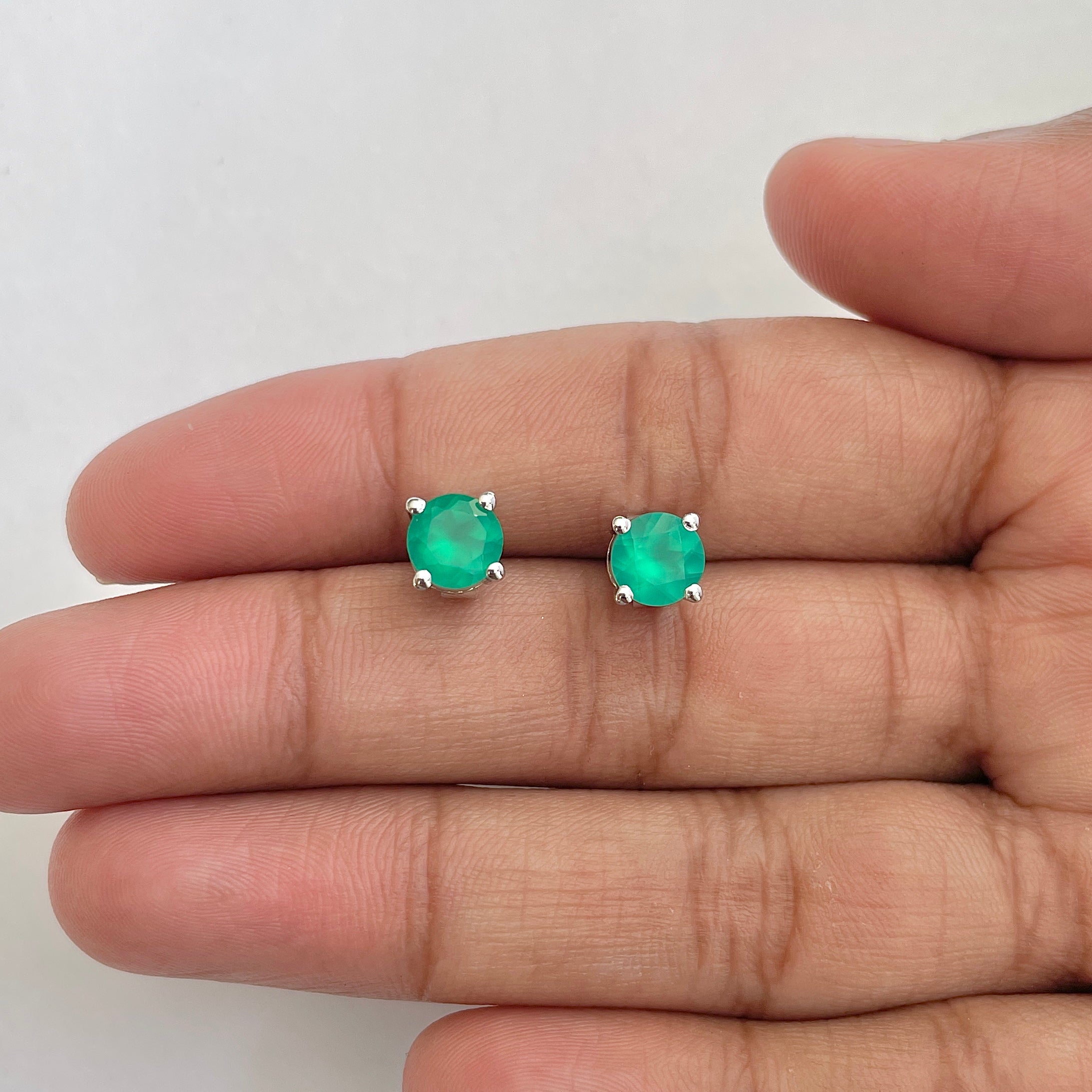 Green Onyx Stud Earring-(GRO-RDE-1024)