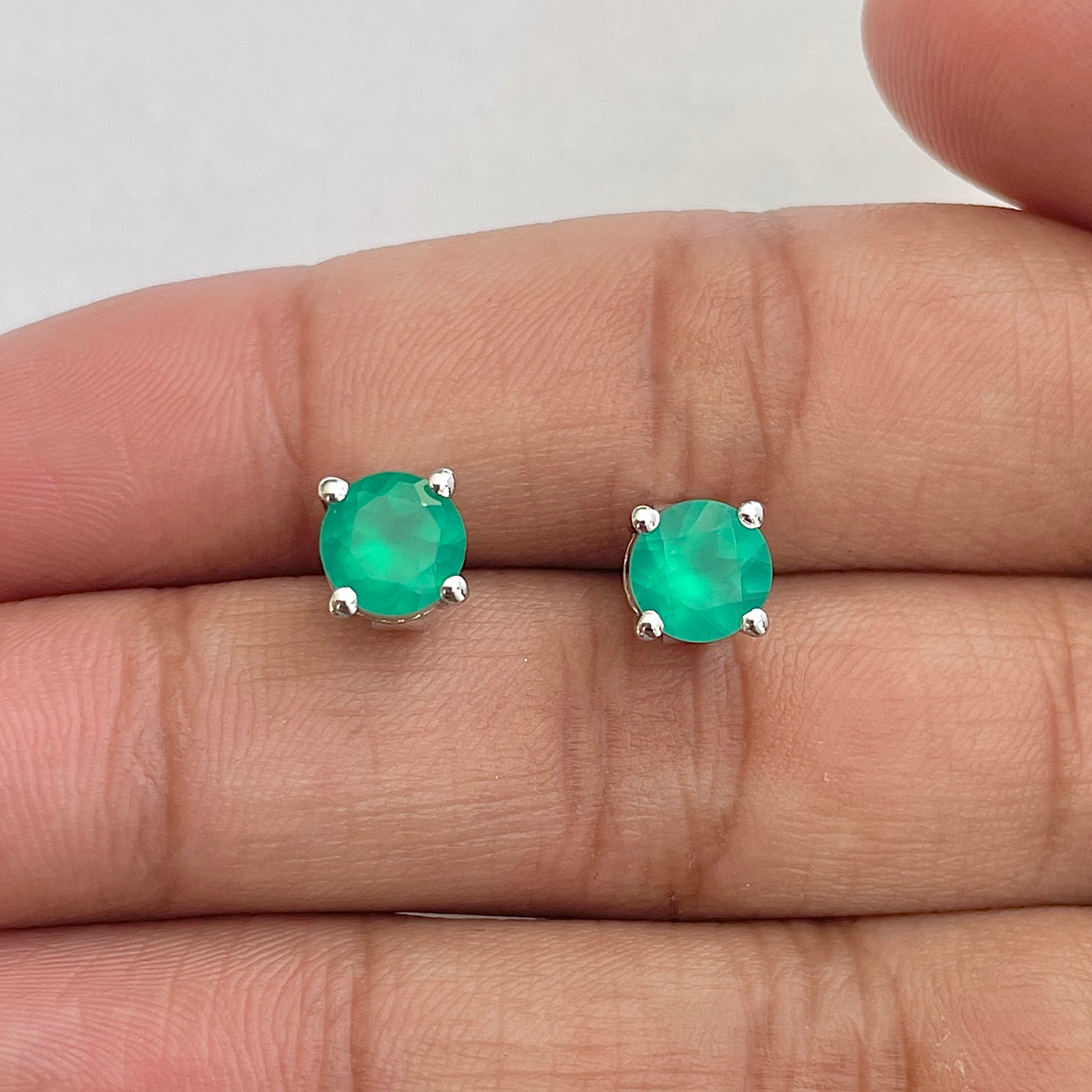 Green Onyx Stud Earring-(GRO-RDE-1024)