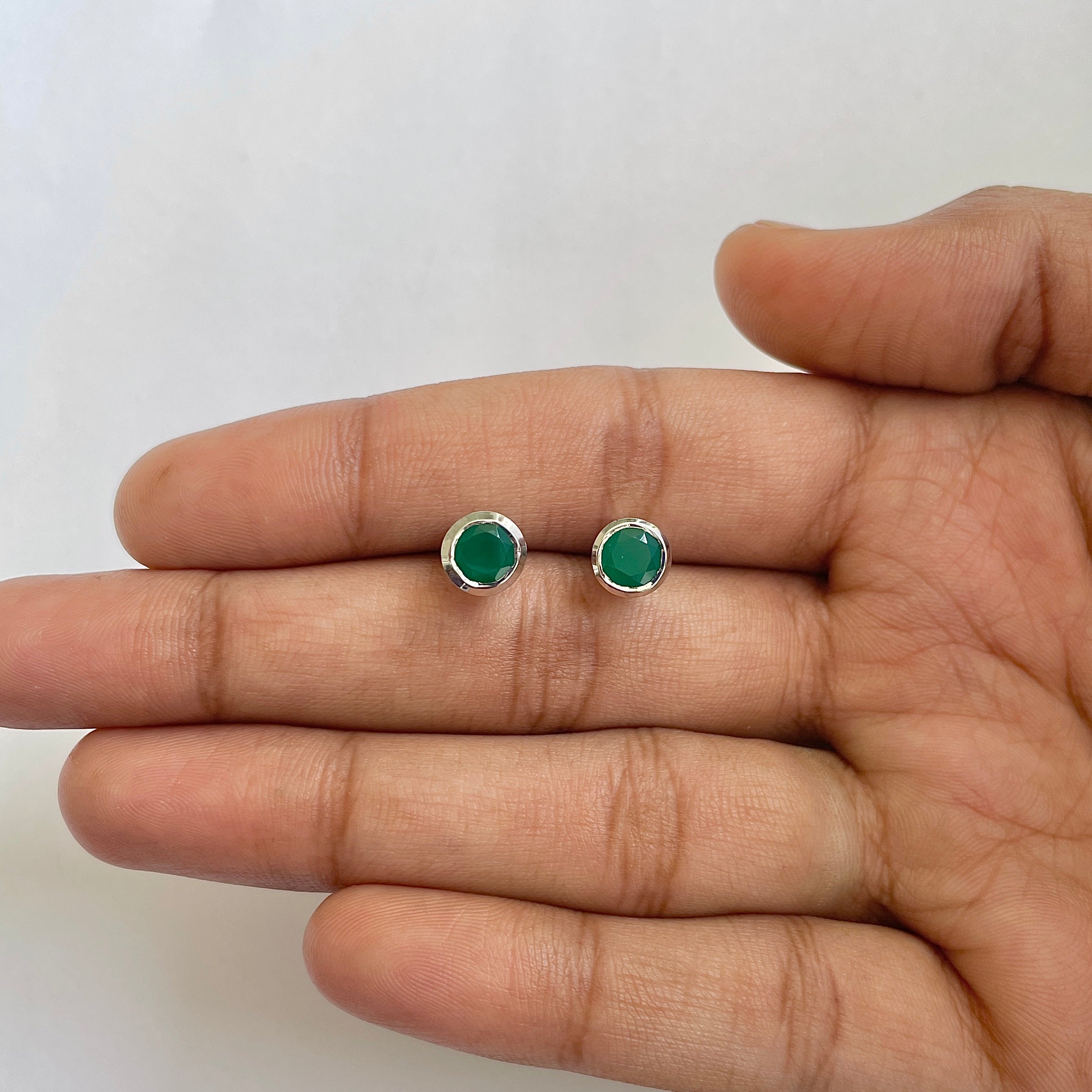 Green Onyx Stud Earring-(GRO-RDE-1426)