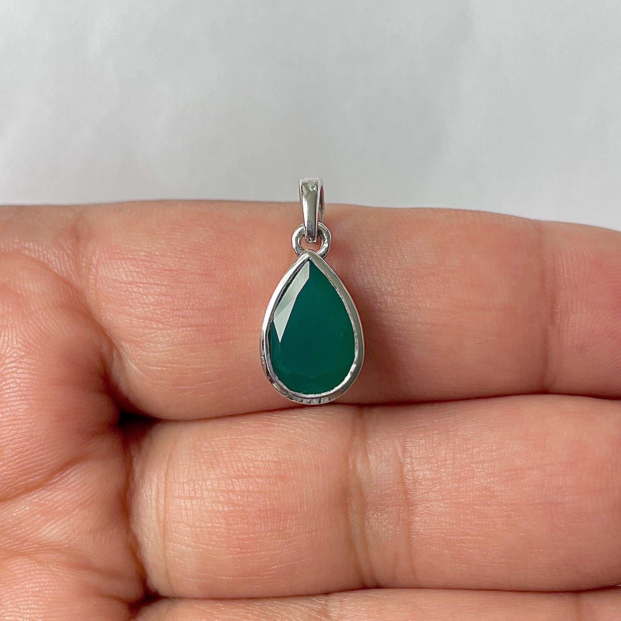 Green Onyx Pendant-(GRO-RDP-790)