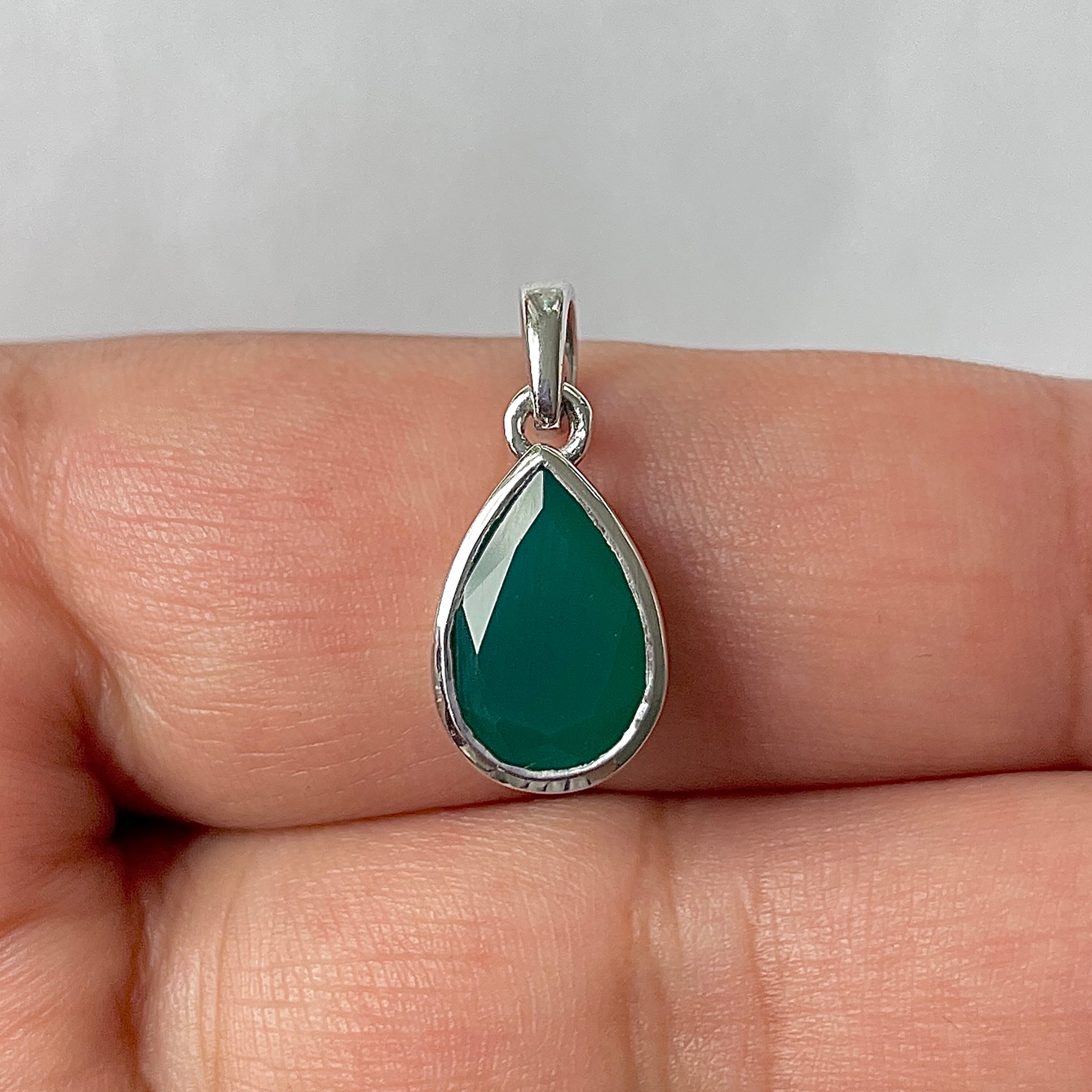 Green Onyx Pendant-(GRO-RDP-790)