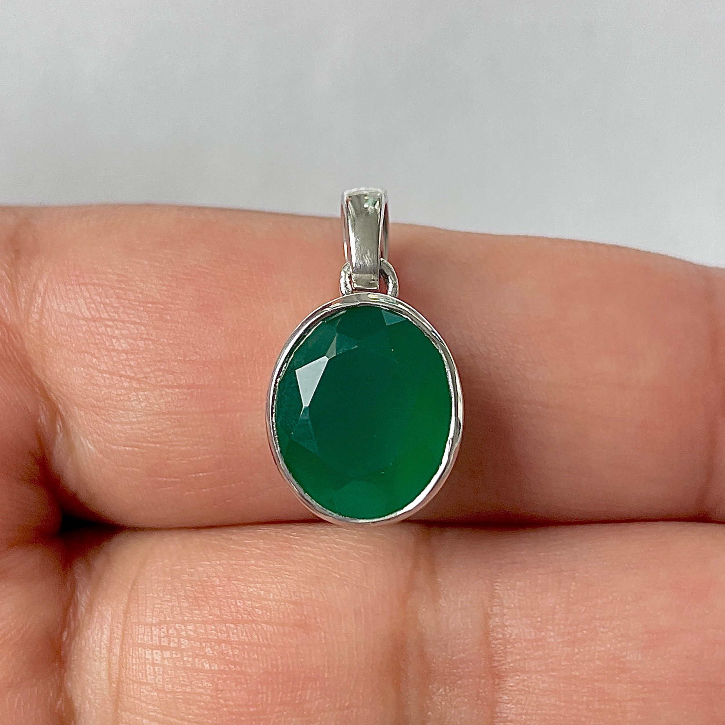 Green Onyx Pendant-(GRO-RDP-793)