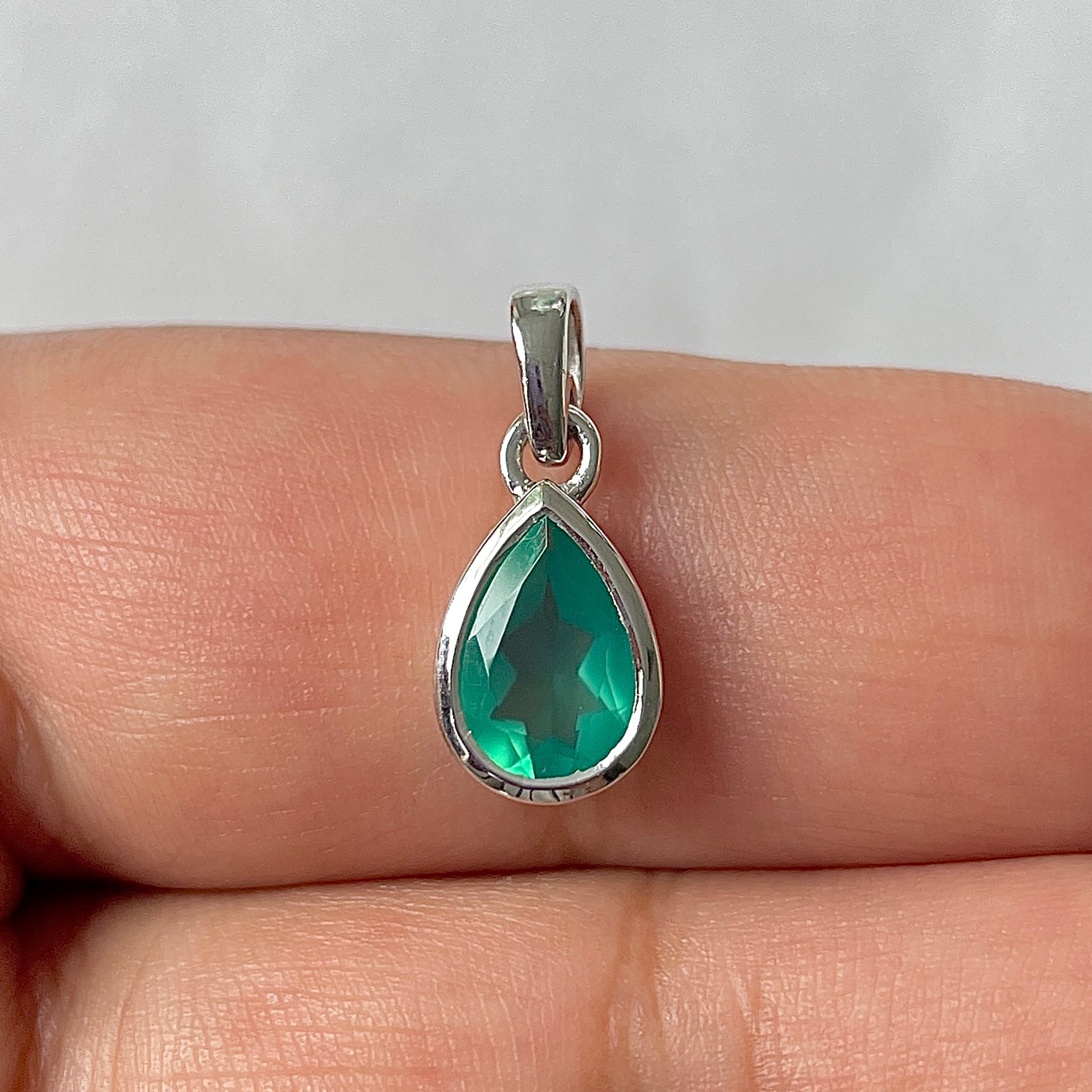 Green Onyx Pendant-(GRO-RDP-956)