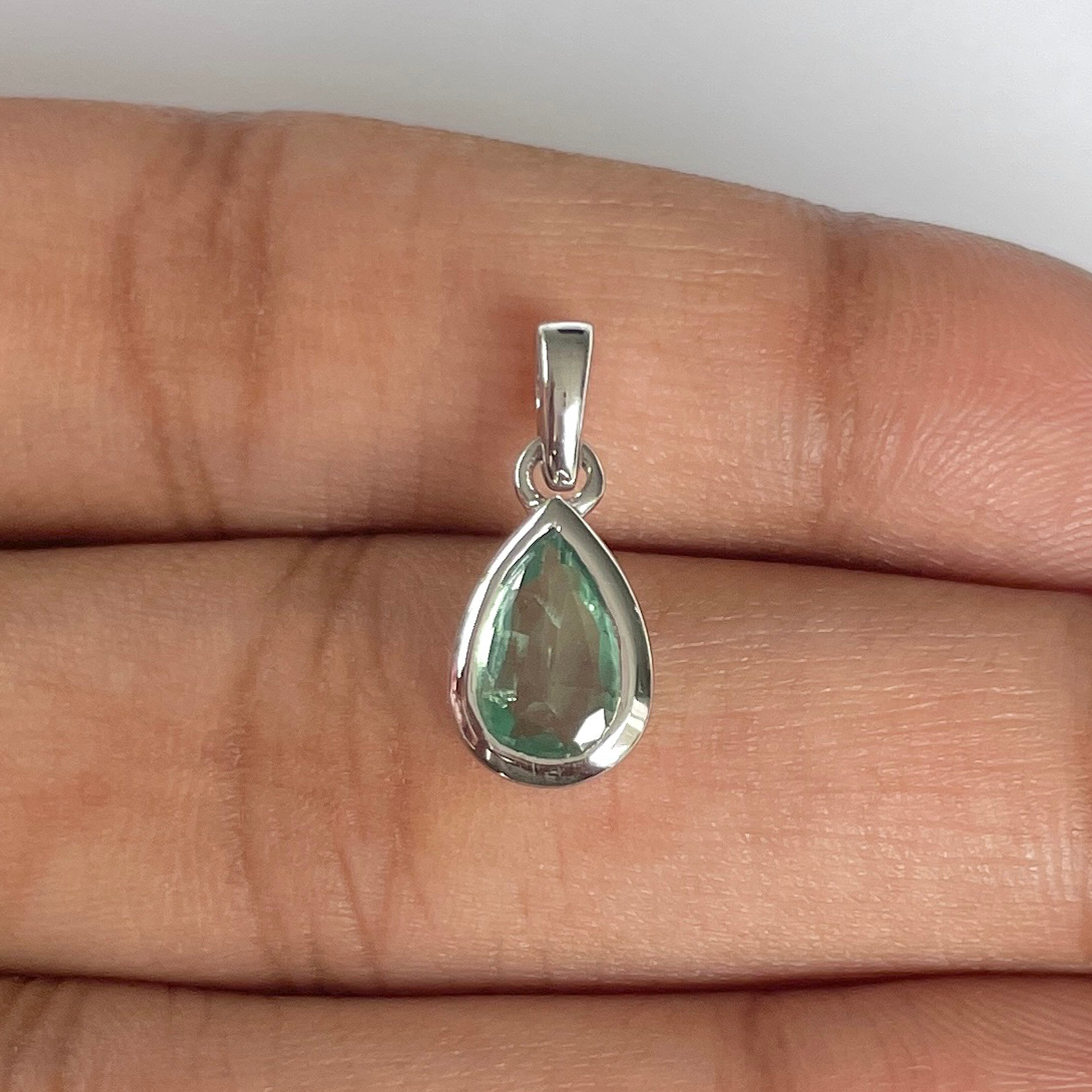 Kyanite Green Pendant-(KYN-RDP-956-G)