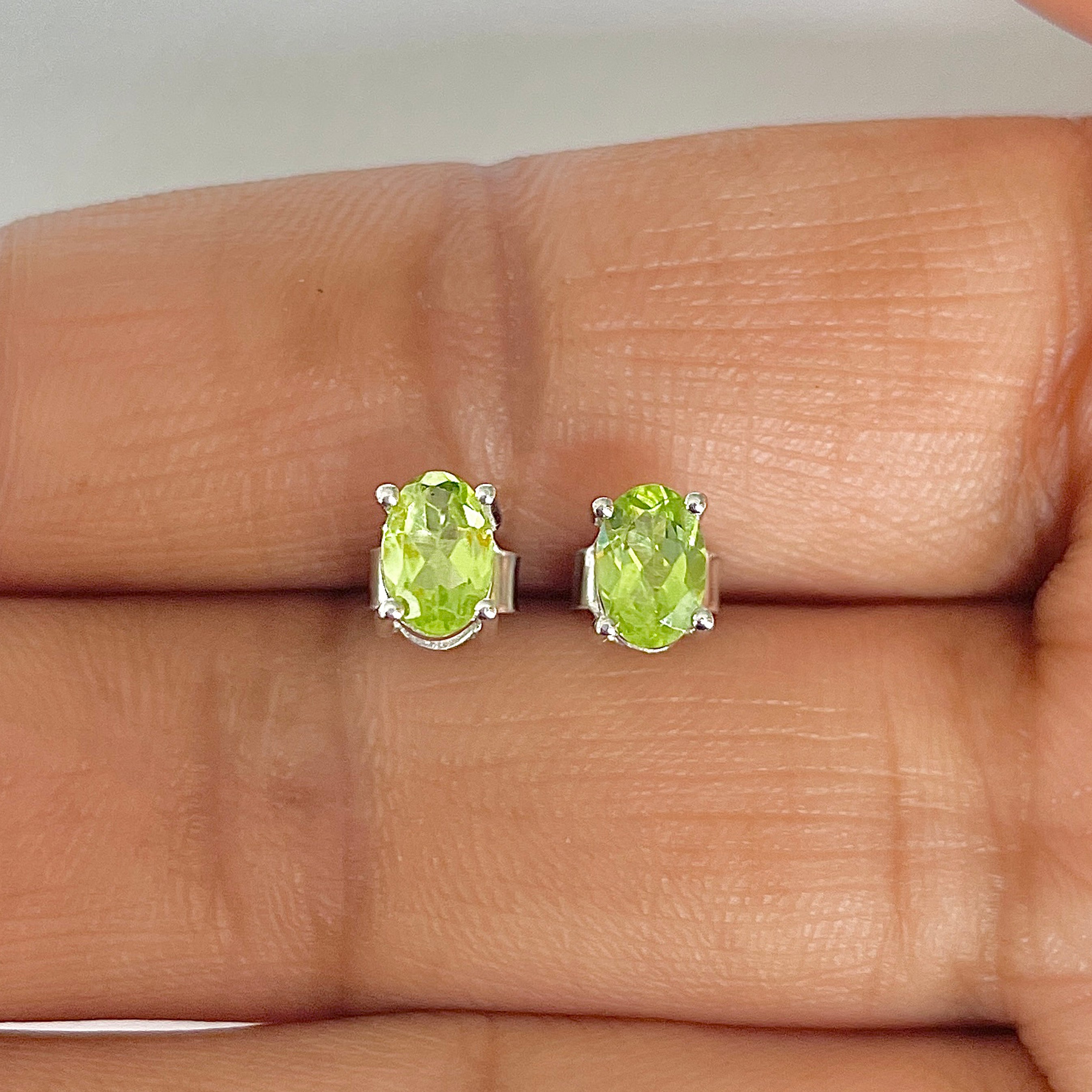 Peridot Stud Earring-(PER-RDE-1154)