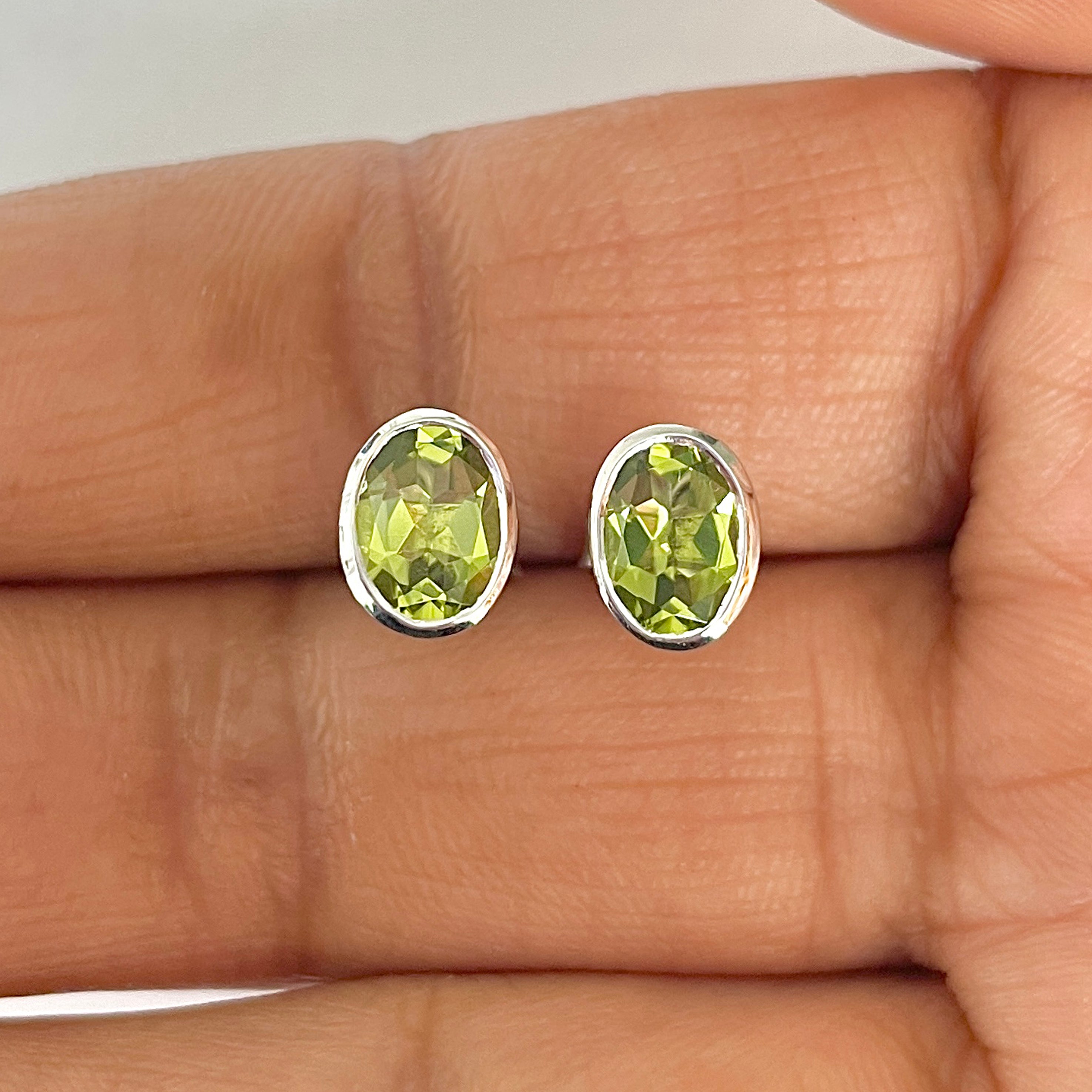 Peridot Stud Earring-(PER-RDE-1370)