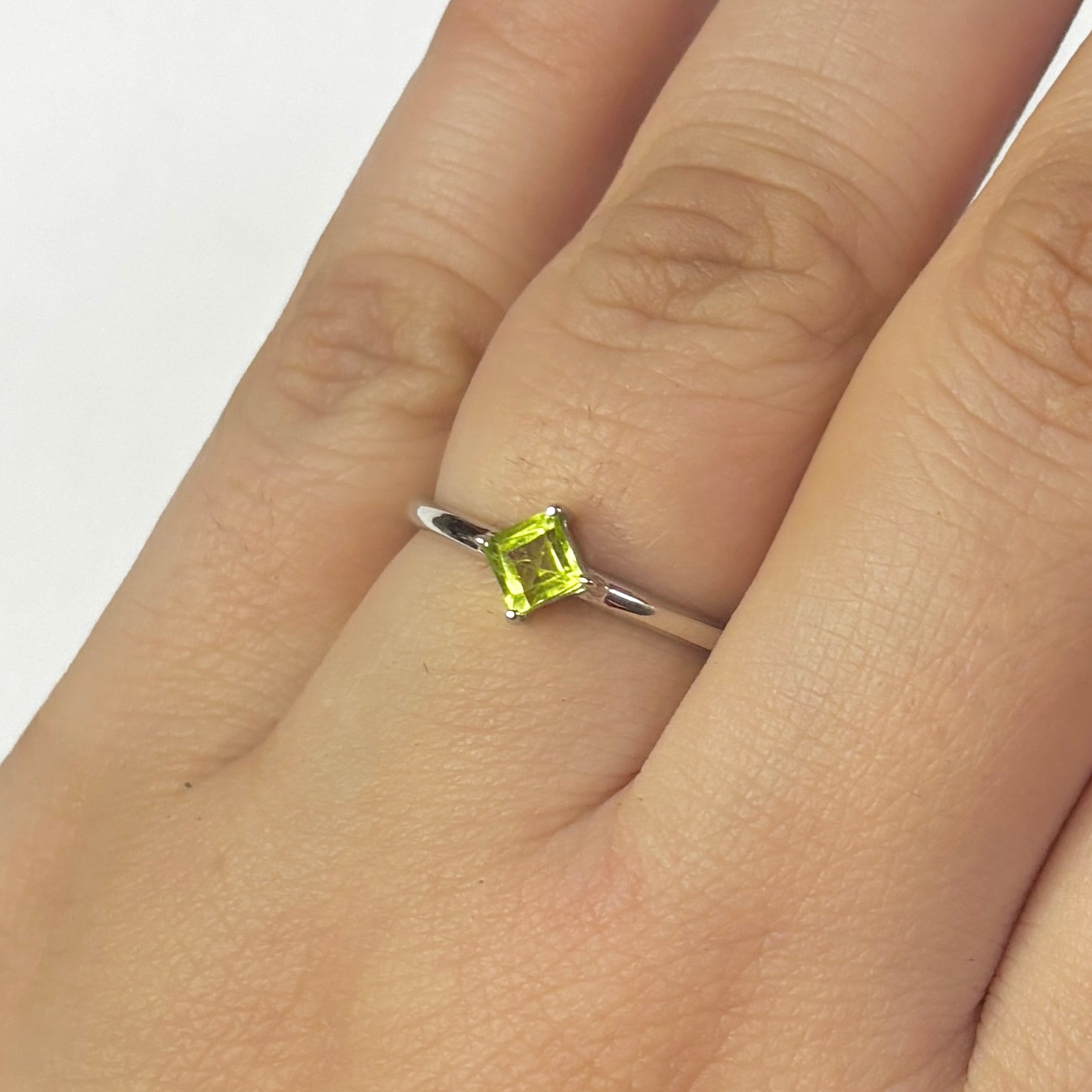 Peridot Ring-(PER-RDR-2464.)