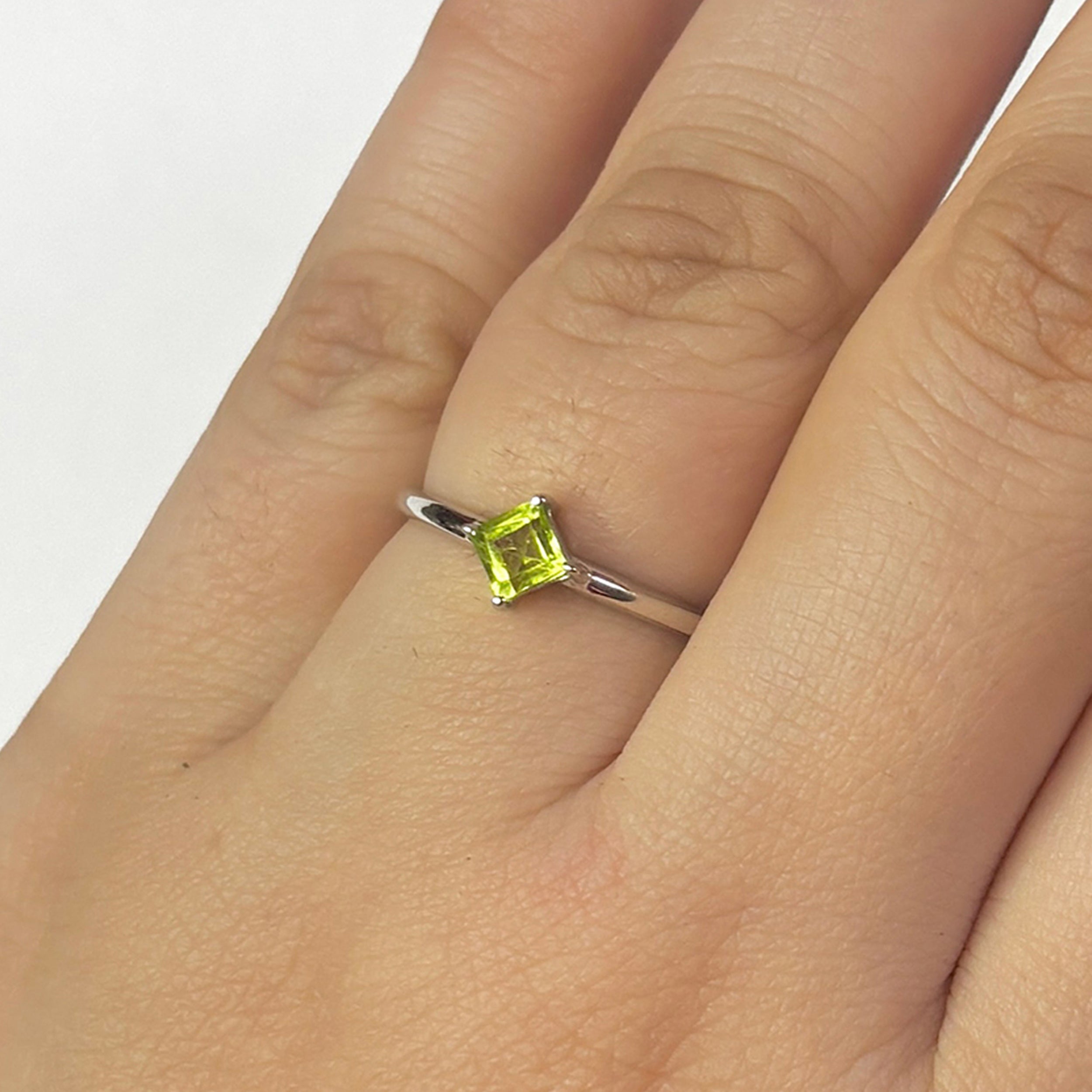 Peridot Ring-(PER-RDR-2464.)