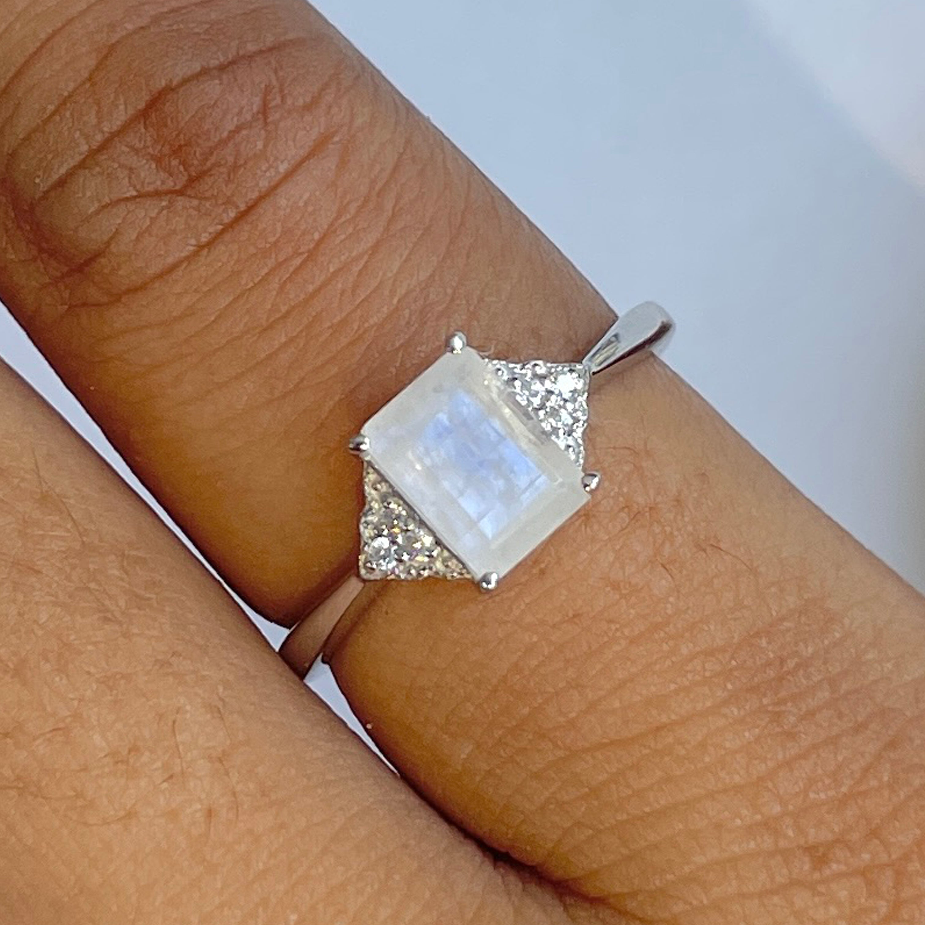 Moonstone Ring-(RBM-RDR-2254.)
