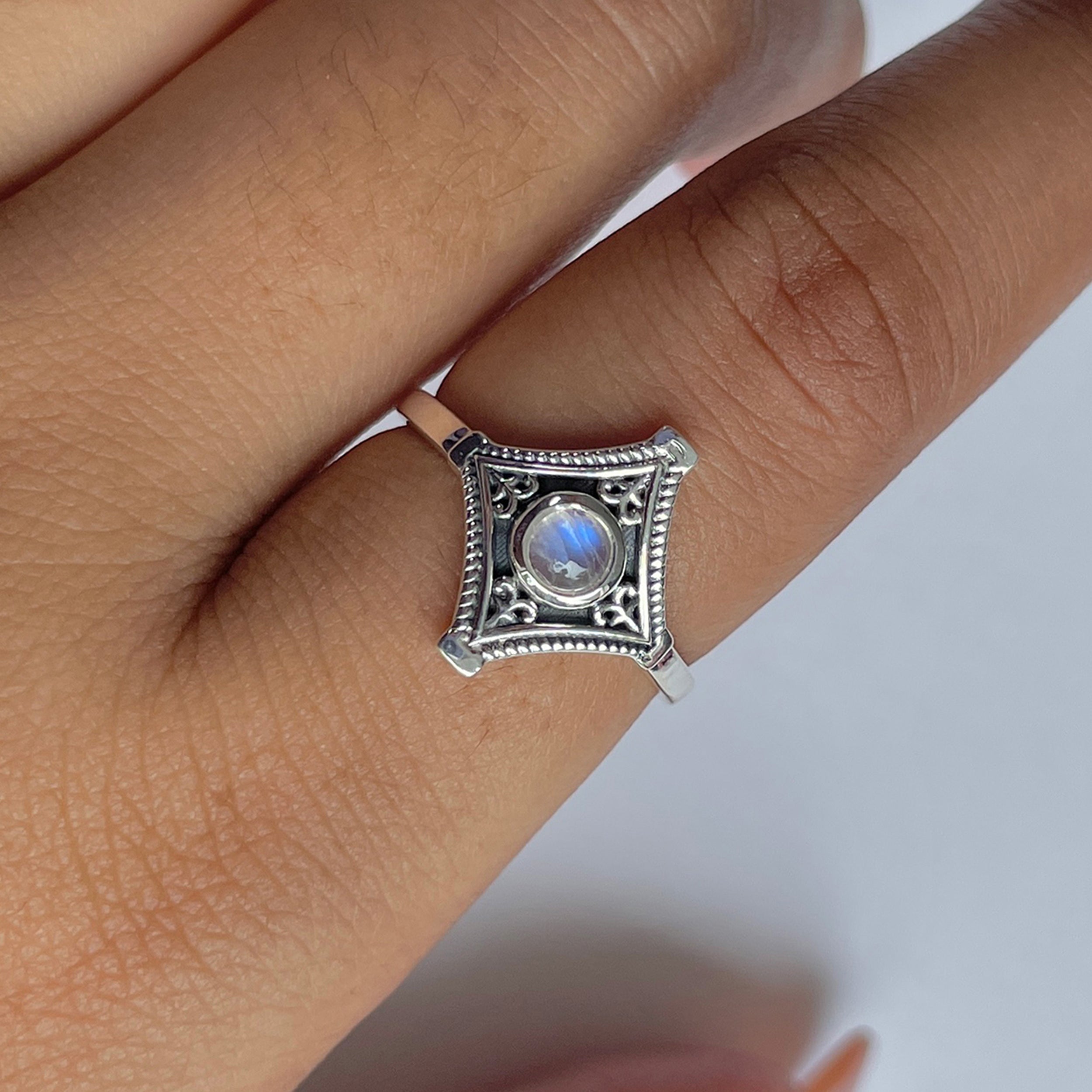 Moonstone Ring-(RBM-RDR-750.)