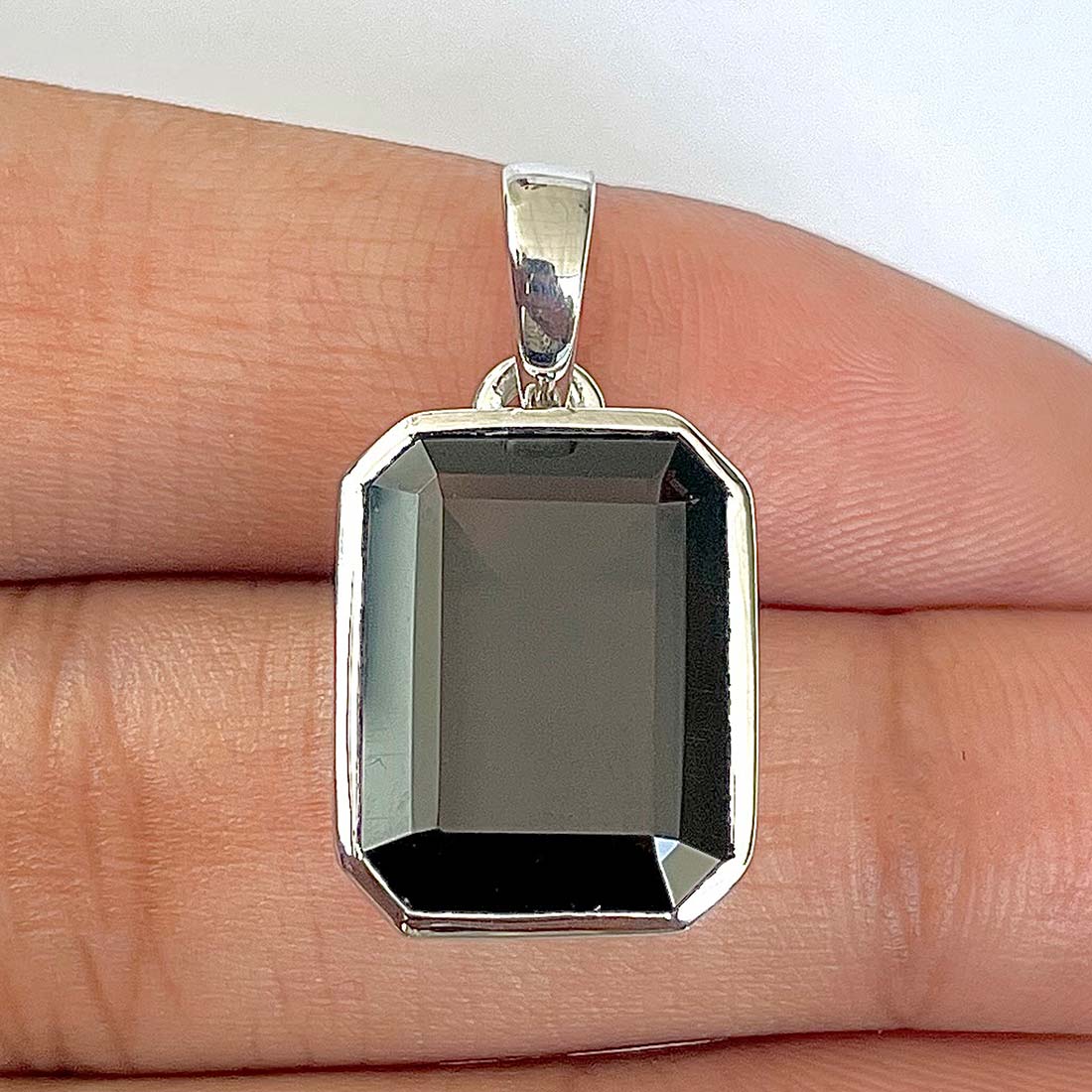 Smoky Pendant-(SMY-RDP-461)