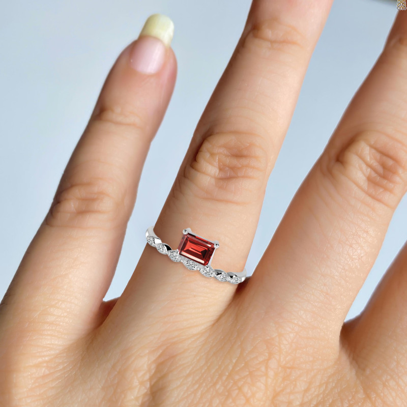 Garnet & White Topaz Ring GAR-RDR-2199.