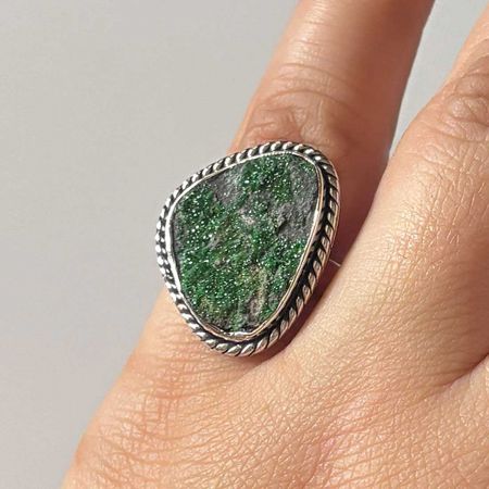 Uvarovite Ring