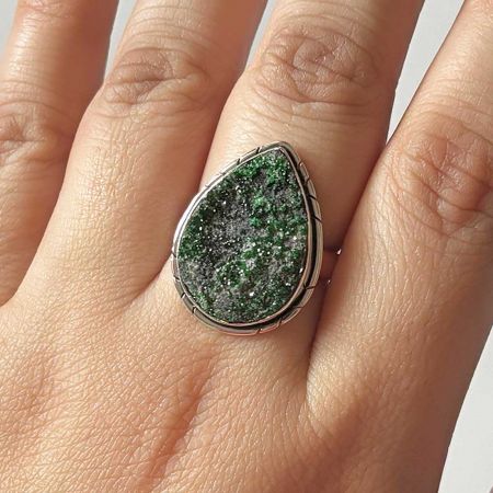 Uvarovite Ring