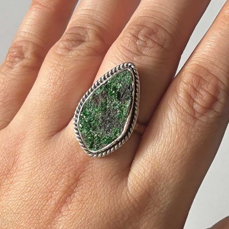 Uvarovite Ring