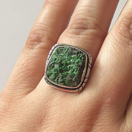 Uvarovite Ring
