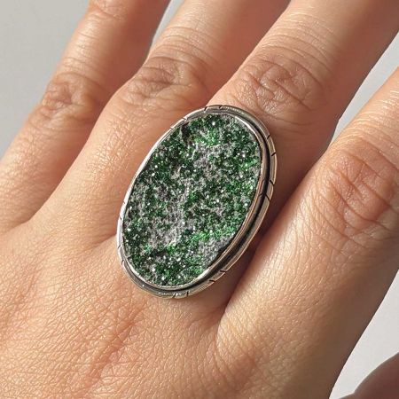 Uvarovite Ring