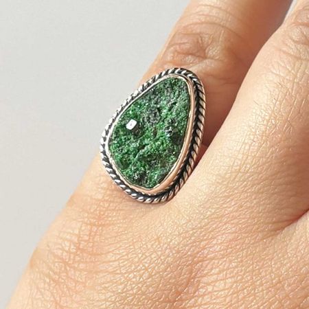 Uvarovite Ring